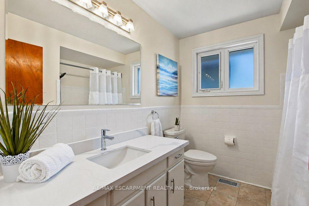 Photo 23 of 30 Catalina Drive, Hamilton, Greenford — HOMEH