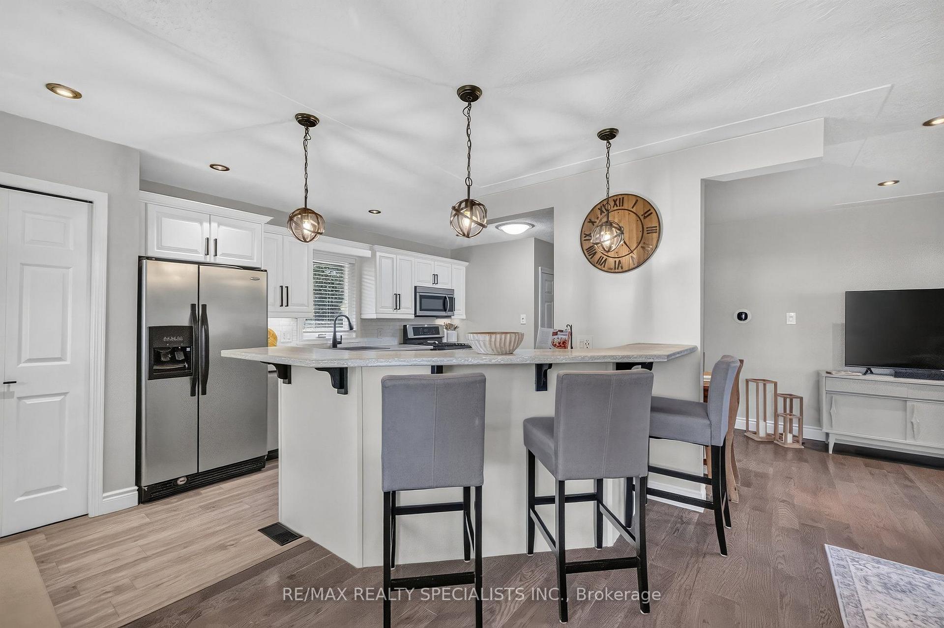 Photo 9 of 70 Duncairn Avenue, Kitchener, Forest Hill — HOMEH