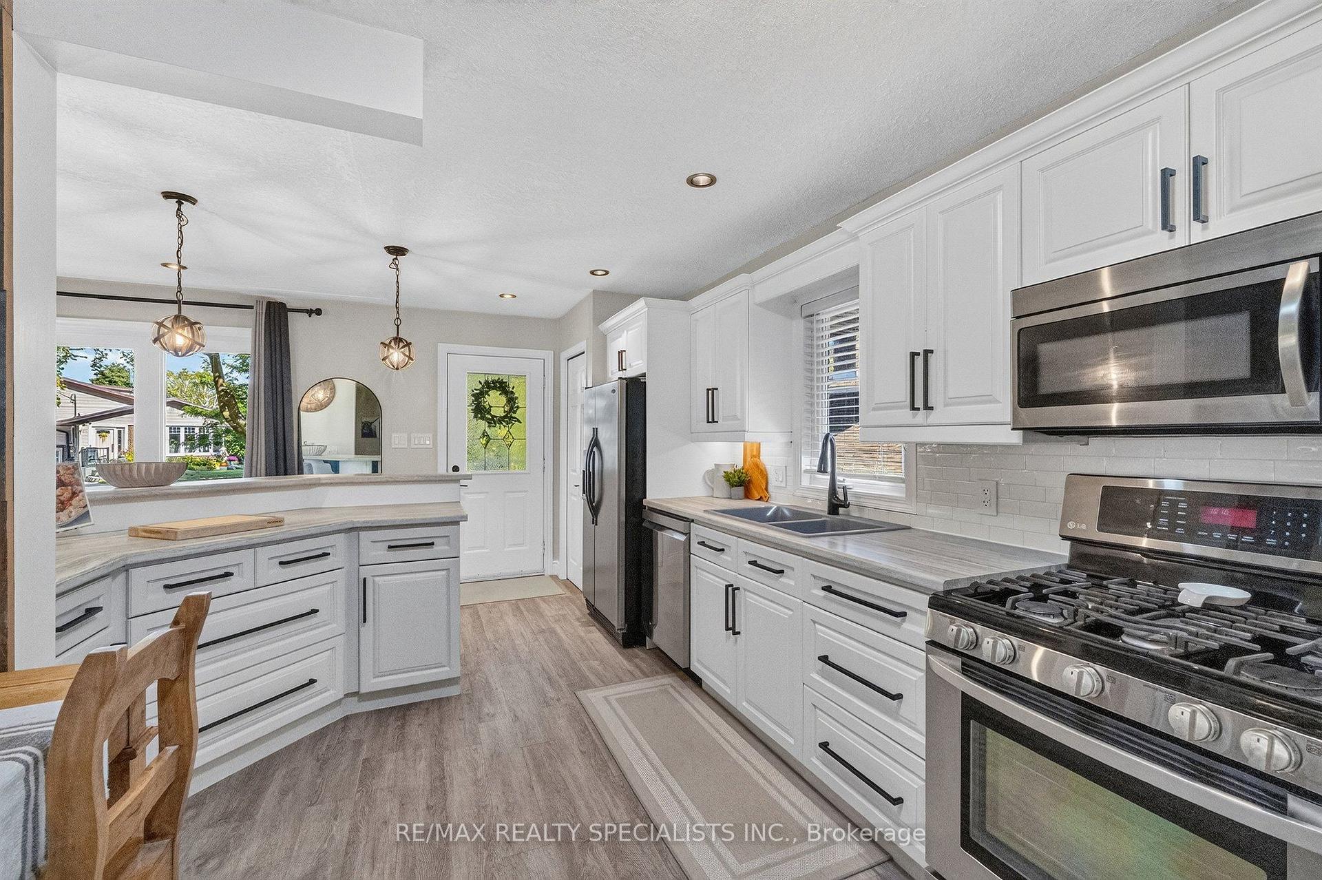 Photo 10 of 70 Duncairn Avenue, Kitchener, Forest Hill — HOMEH