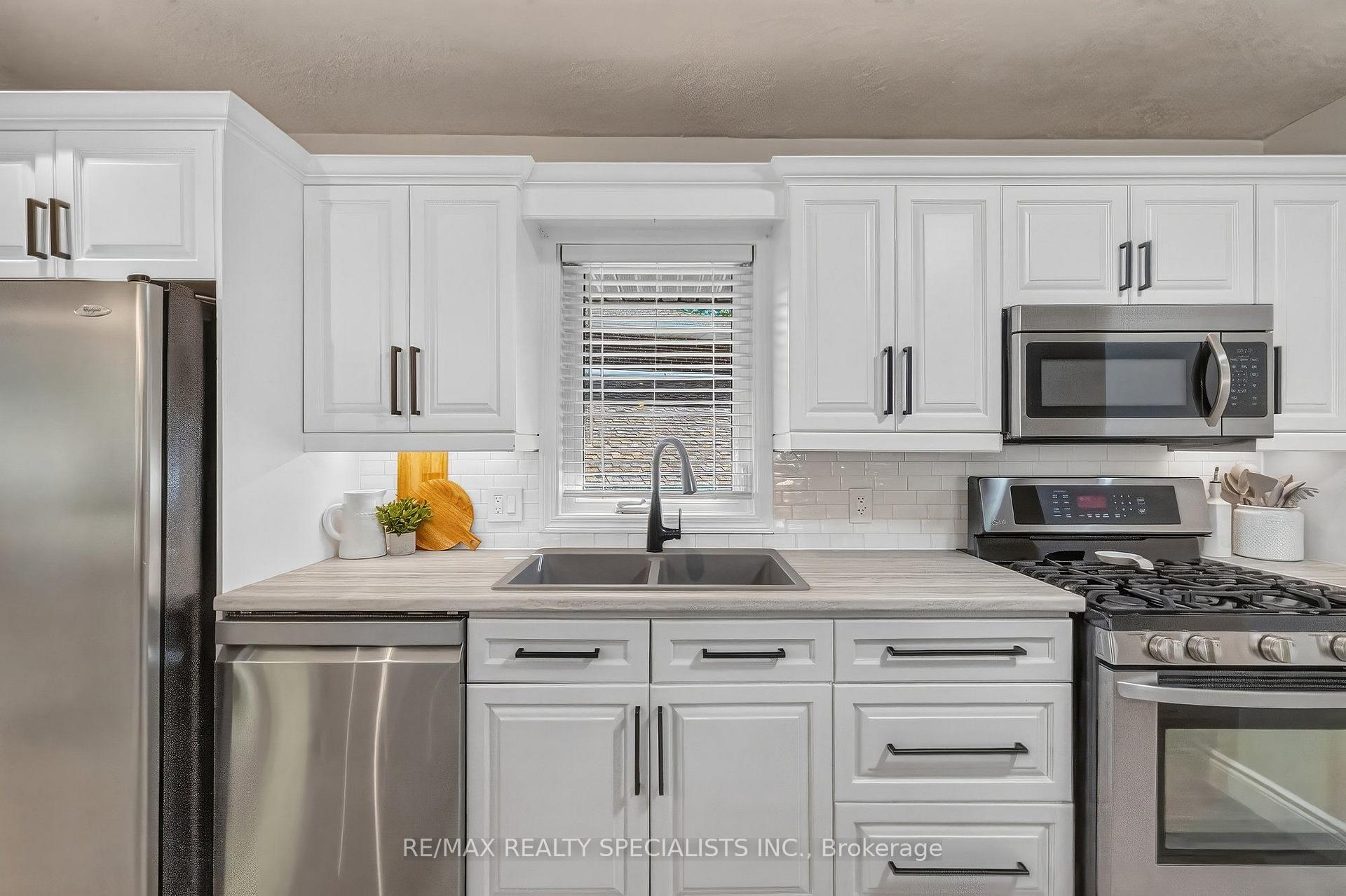 Photo 12 of 70 Duncairn Avenue, Kitchener, Forest Hill — HOMEH