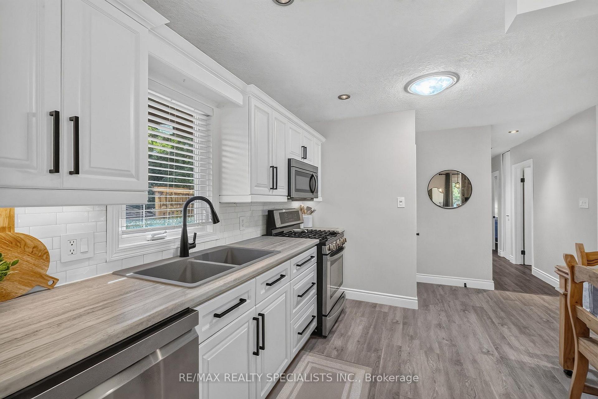 Photo 13 of 70 Duncairn Avenue, Kitchener, Forest Hill — HOMEH