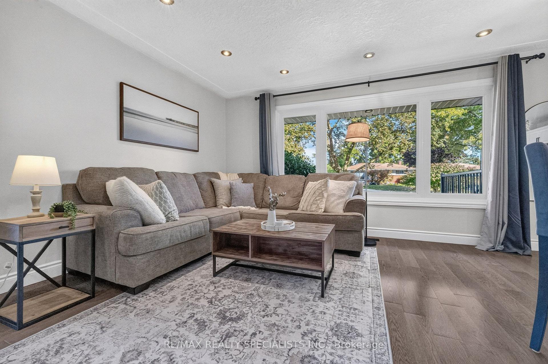 Photo 18 of 70 Duncairn Avenue, Kitchener, Forest Hill — HOMEH