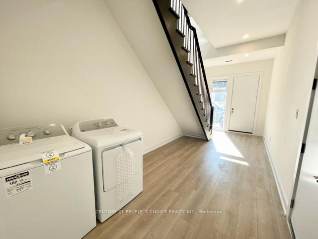 Photo 3 of 29 Summersides Mews, Pelham, Fonthill — HOMEH