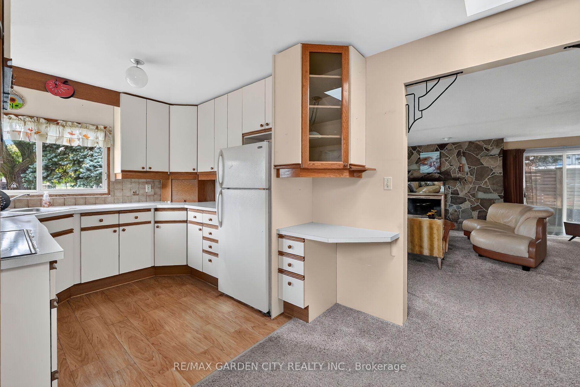 Photo 6 of 529 Carlton Street, St. Catharines, Carlton/Bunting — HOMEH