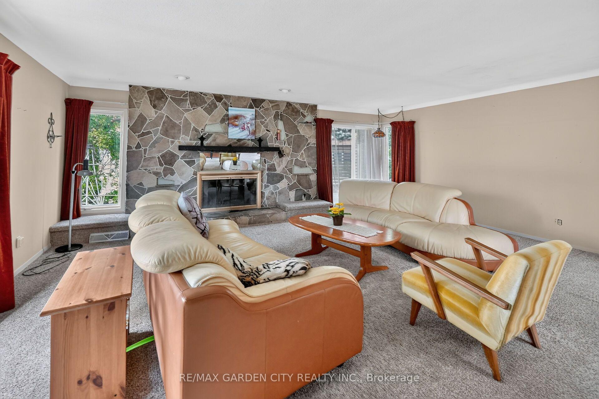 Photo 8 of 529 Carlton Street, St. Catharines, Carlton/Bunting — HOMEH