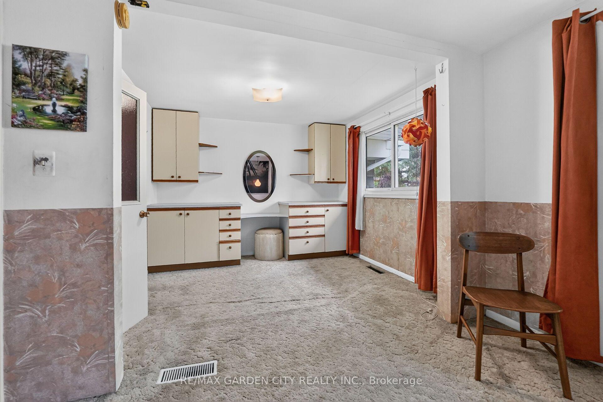 Photo 12 of 529 Carlton Street, St. Catharines, Carlton/Bunting — HOMEH