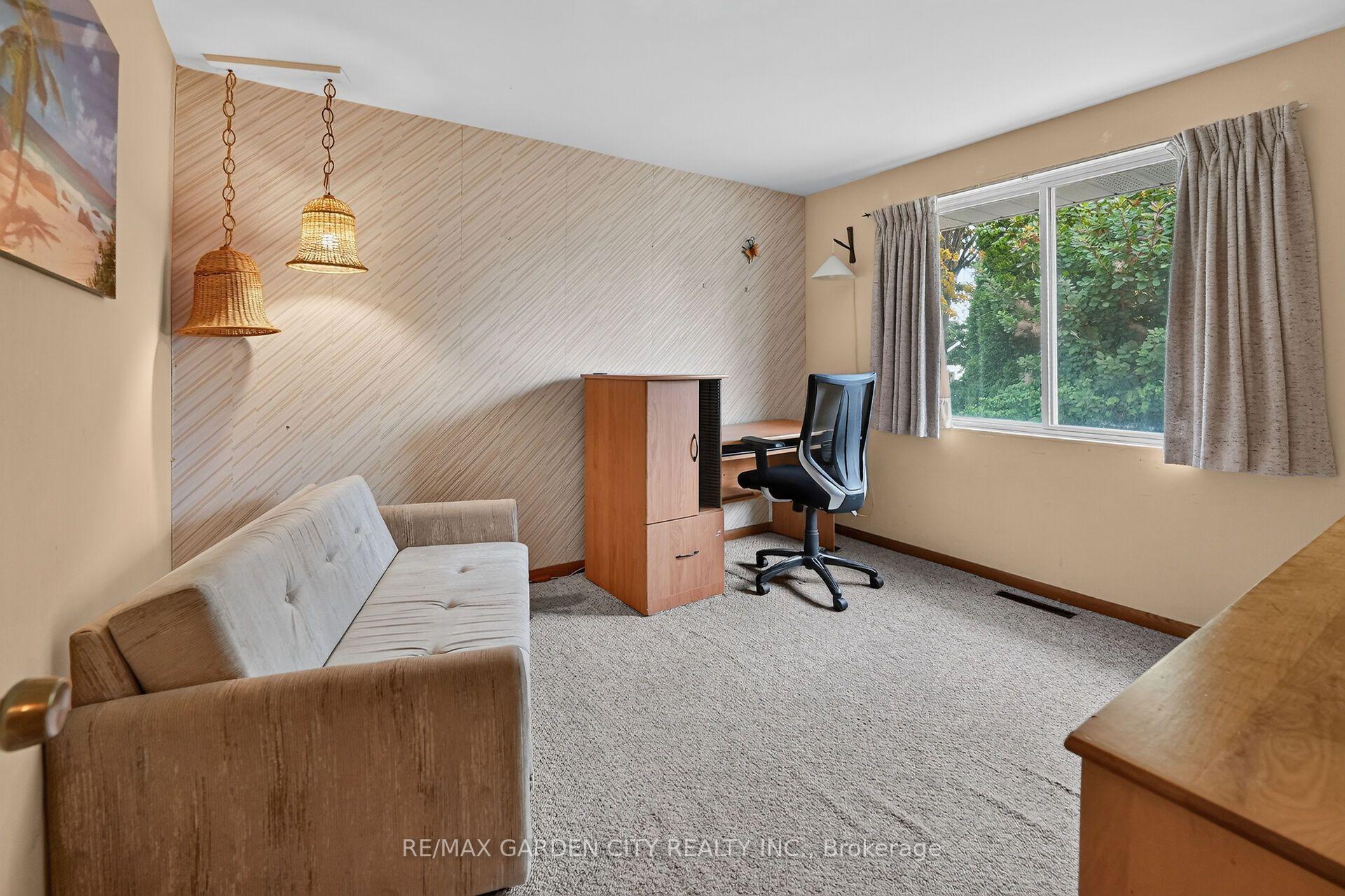 Photo 13 of 529 Carlton Street, St. Catharines, Carlton/Bunting — HOMEH