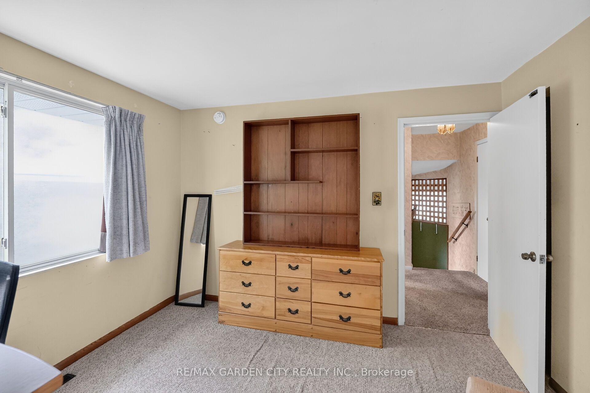 Photo 14 of 529 Carlton Street, St. Catharines, Carlton/Bunting — HOMEH