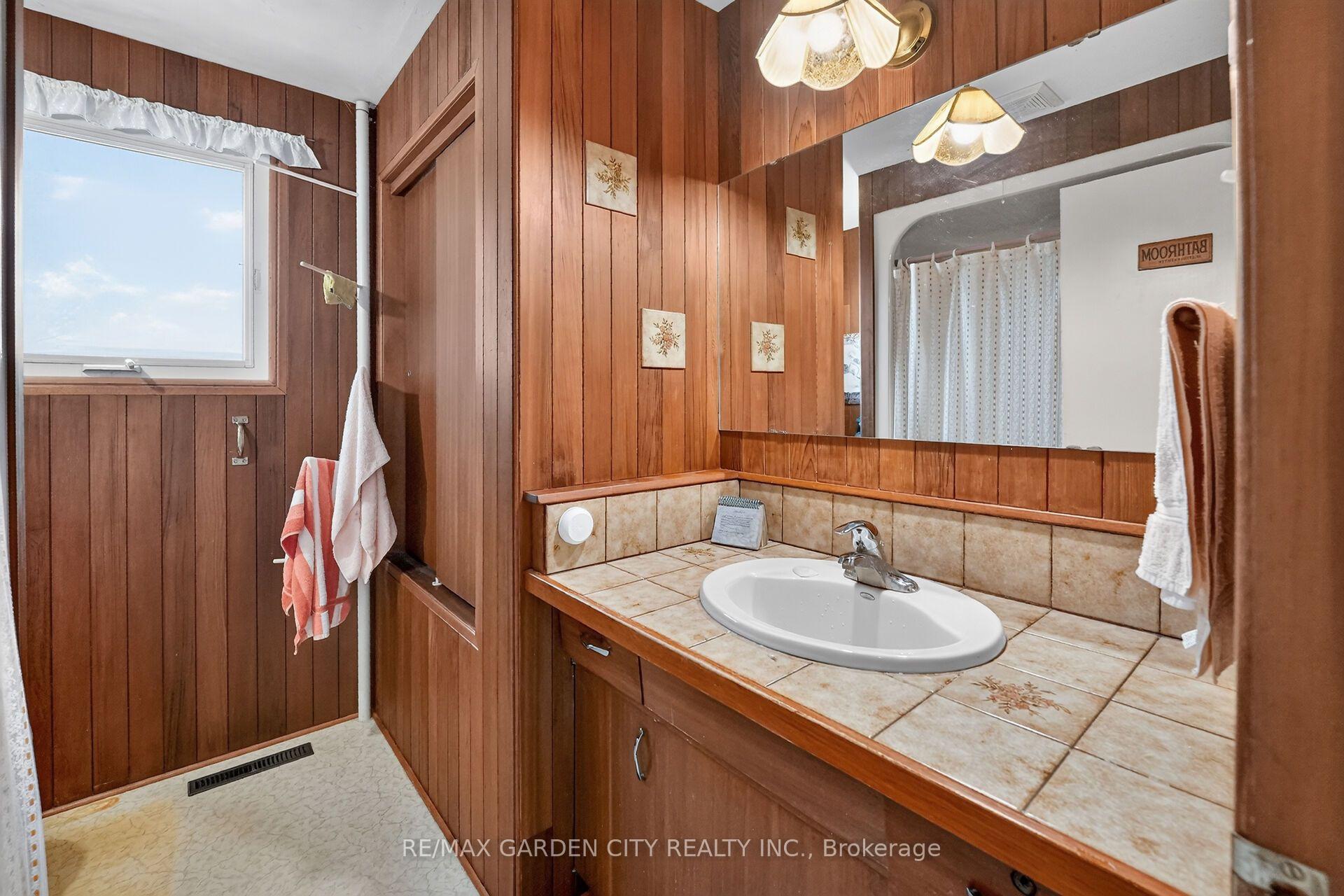 Photo 15 of 529 Carlton Street, St. Catharines, Carlton/Bunting — HOMEH