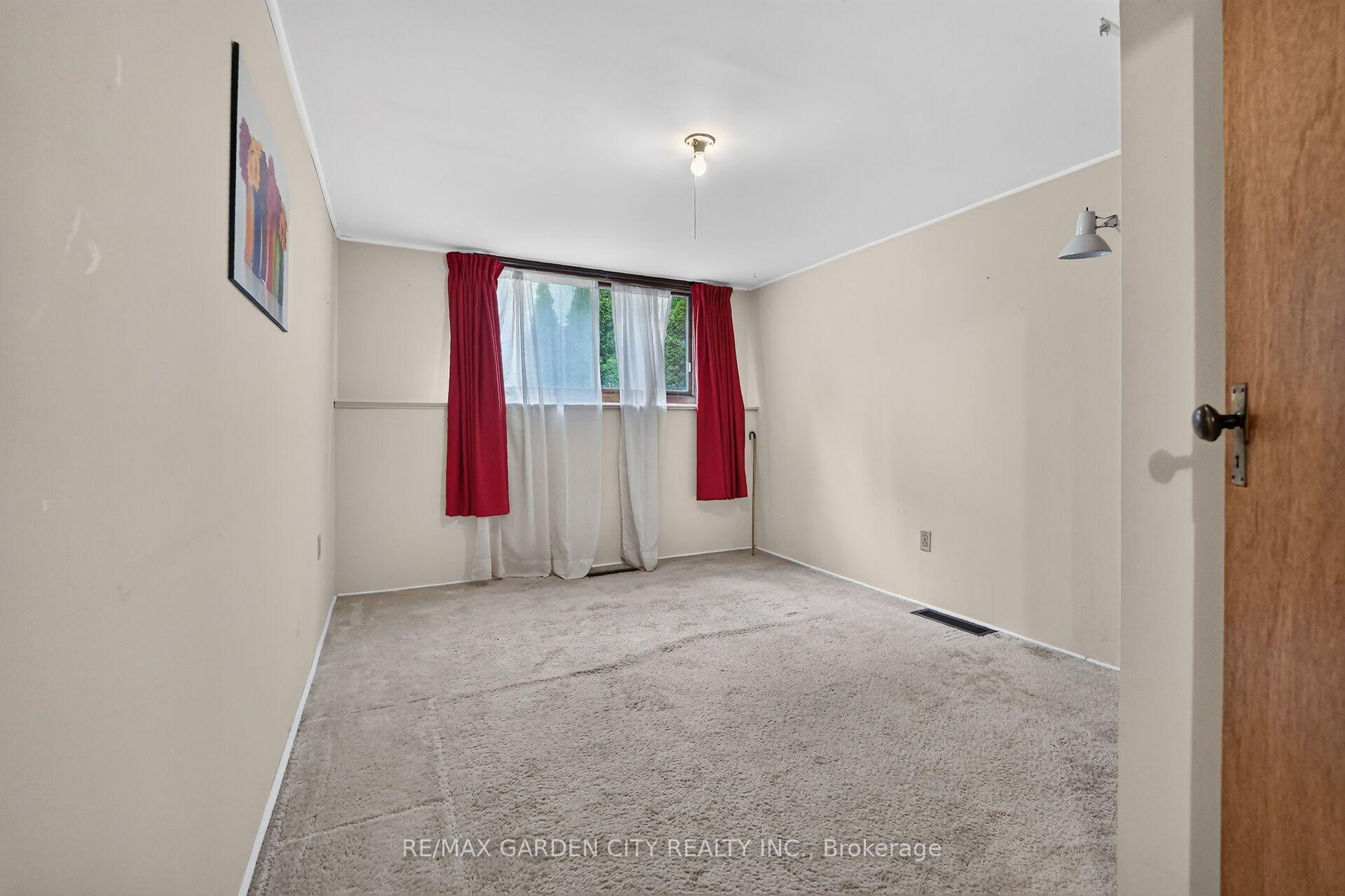 Photo 18 of 529 Carlton Street, St. Catharines, Carlton/Bunting — HOMEH