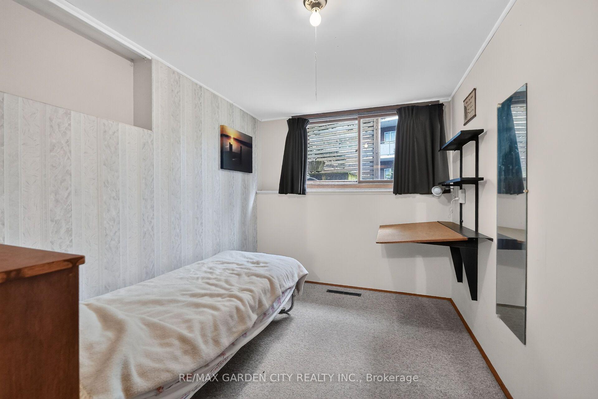 Photo 20 of 529 Carlton Street, St. Catharines, Carlton/Bunting — HOMEH