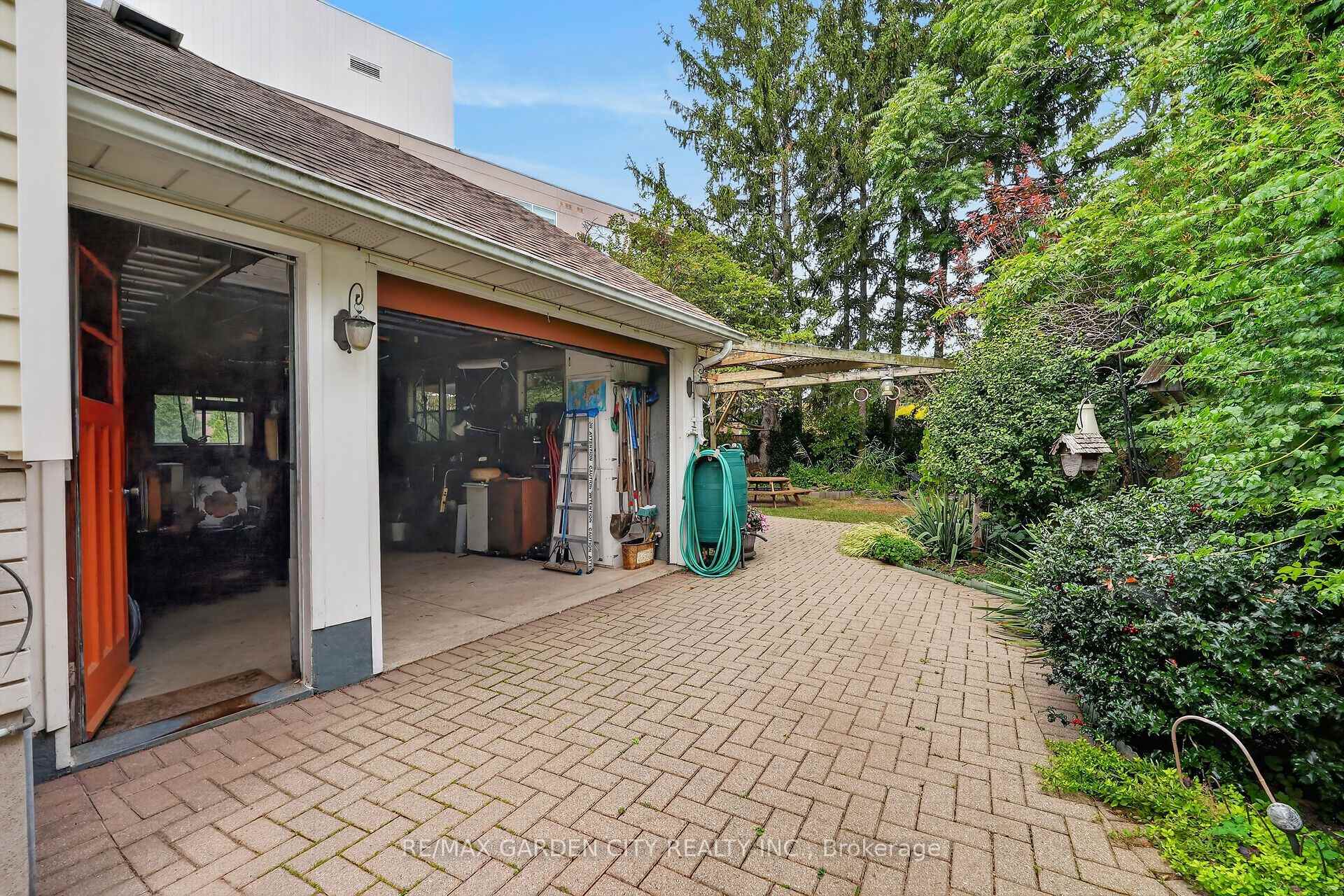 Photo 27 of 529 Carlton Street, St. Catharines, Carlton/Bunting — HOMEH