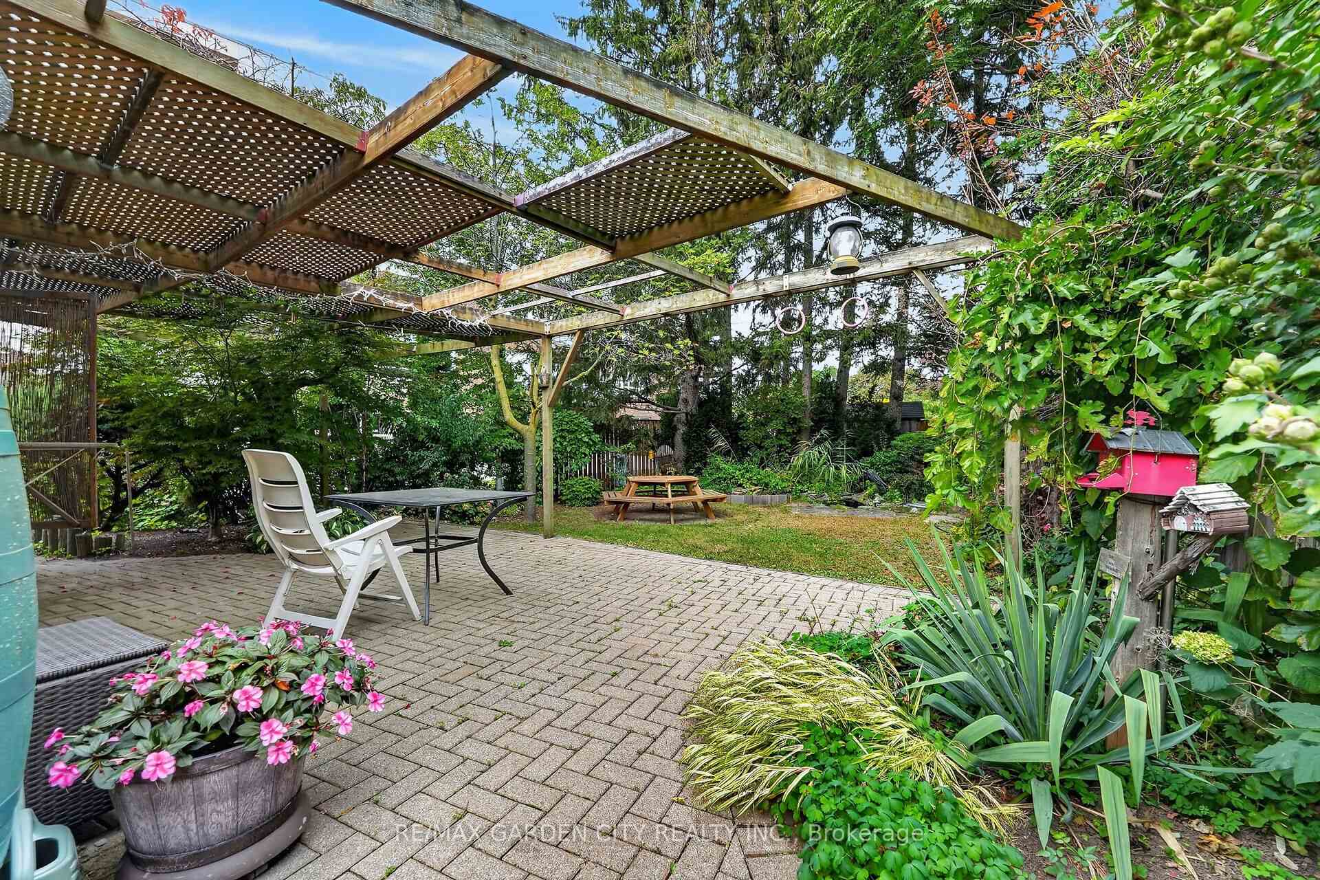 Photo 29 of 529 Carlton Street, St. Catharines, Carlton/Bunting — HOMEH