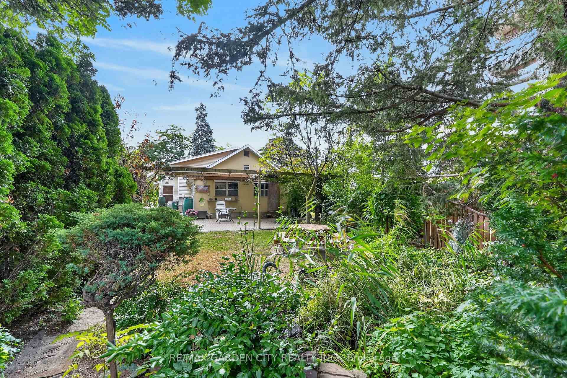 Photo 32 of 529 Carlton Street, St. Catharines, Carlton/Bunting — HOMEH