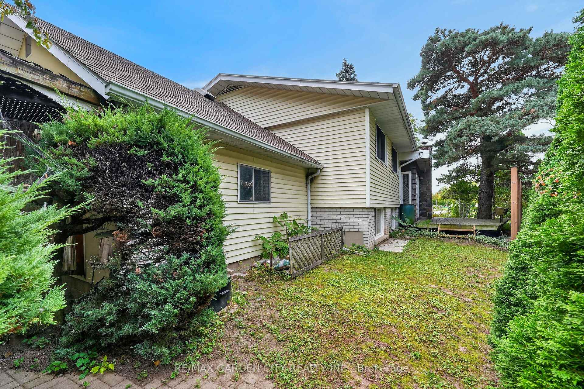 Photo 34 of 529 Carlton Street, St. Catharines, Carlton/Bunting — HOMEH