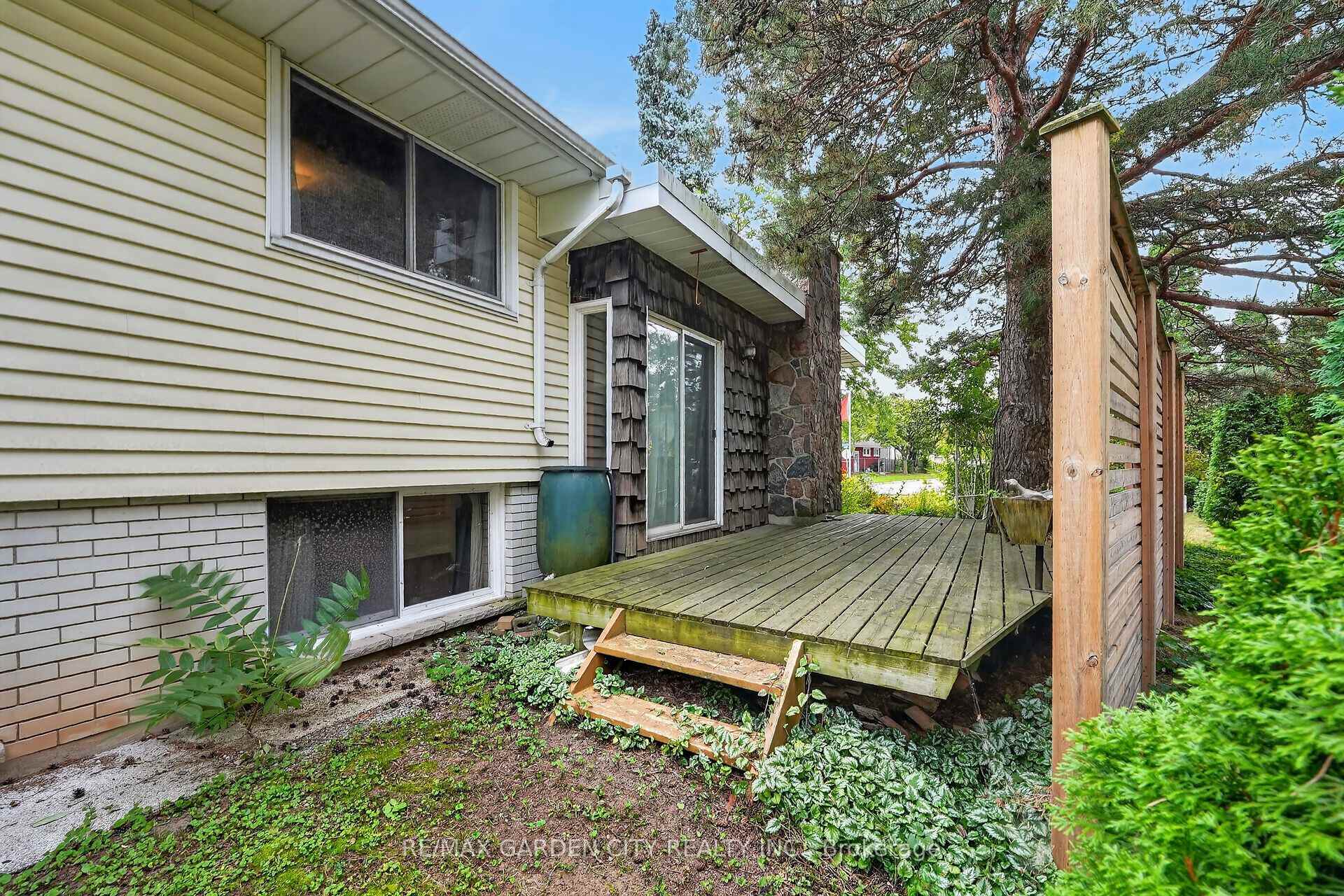 Photo 35 of 529 Carlton Street, St. Catharines, Carlton/Bunting — HOMEH