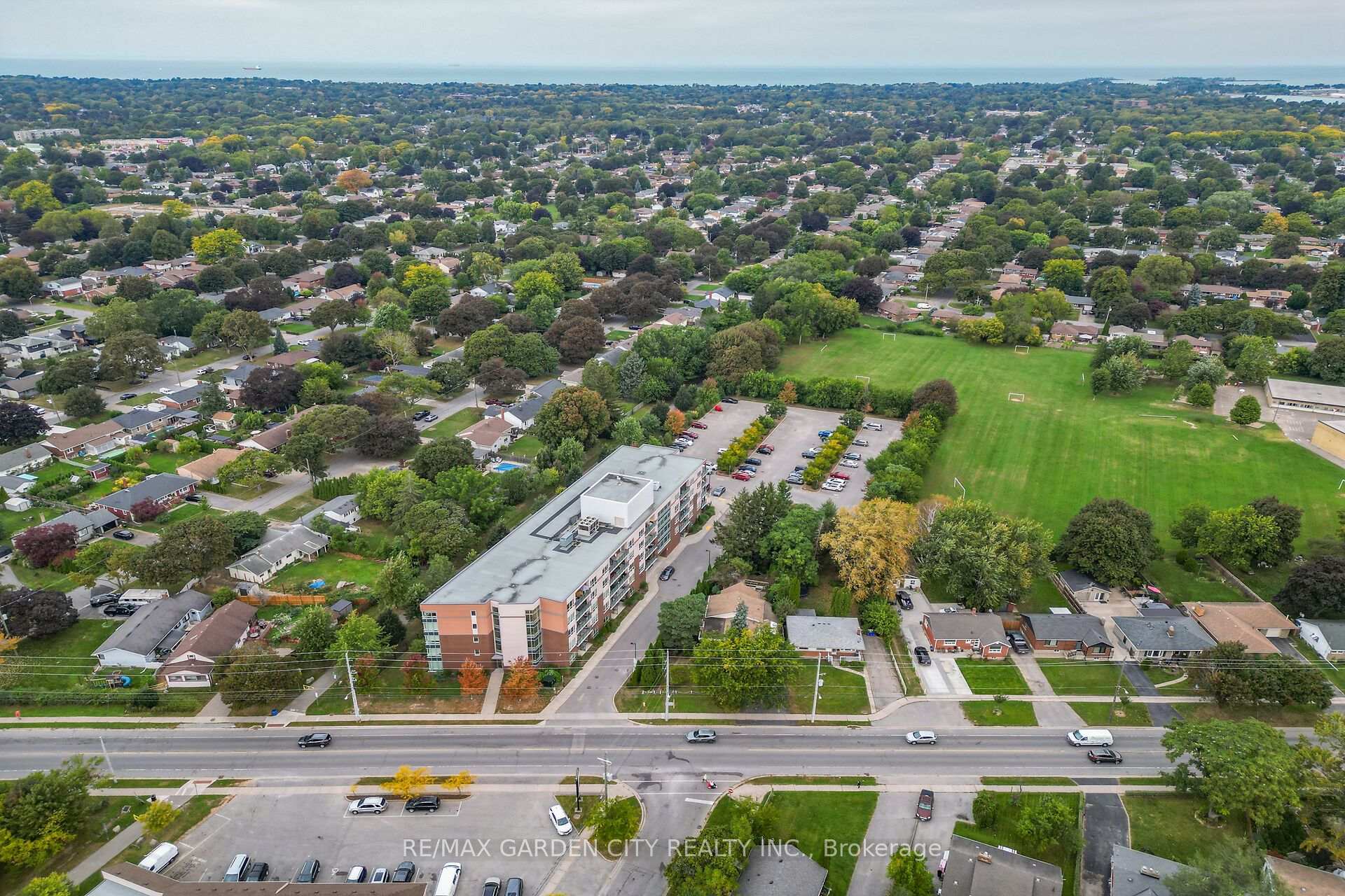 Photo 37 of 529 Carlton Street, St. Catharines, Carlton/Bunting — HOMEH