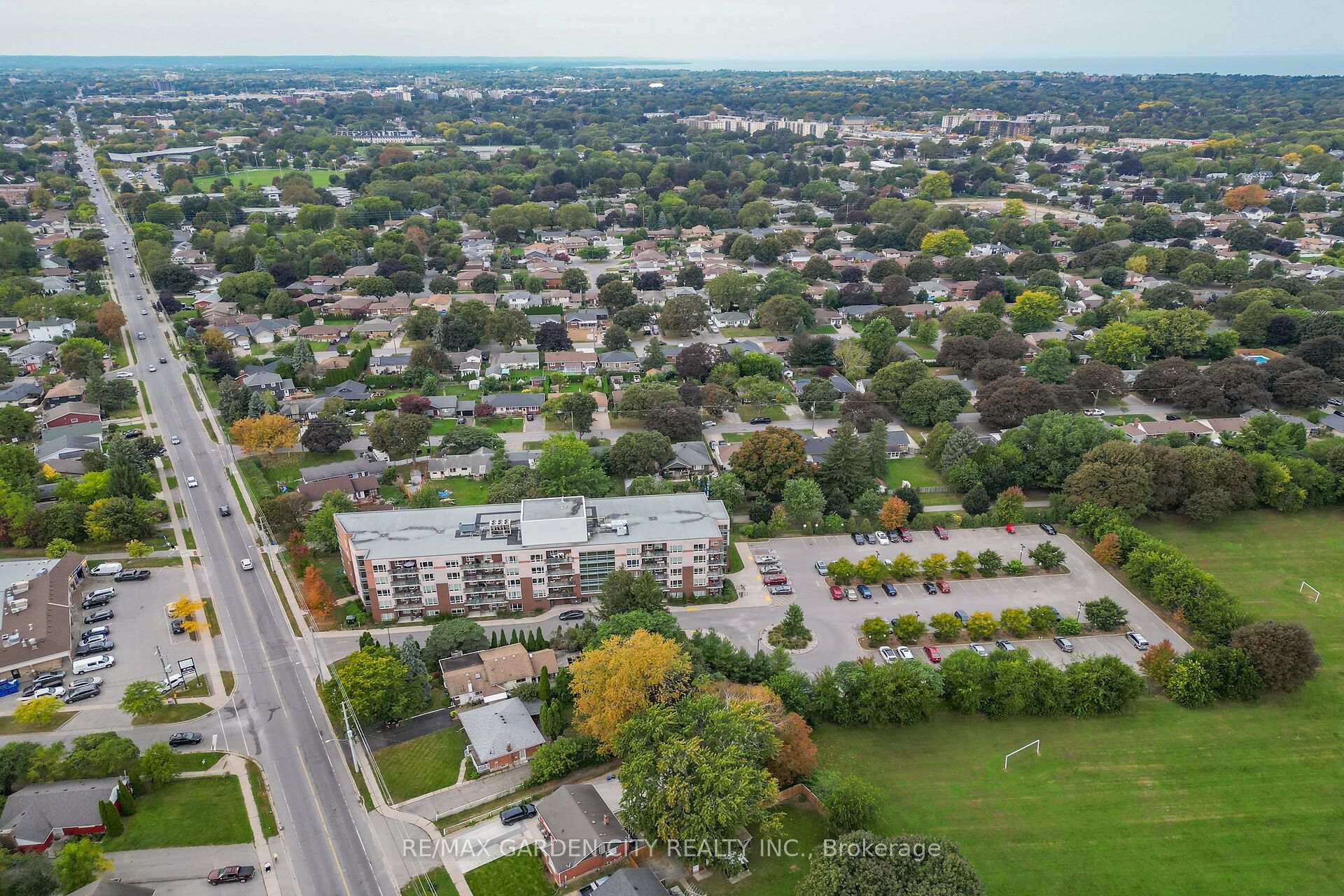 Photo 38 of 529 Carlton Street, St. Catharines, Carlton/Bunting — HOMEH