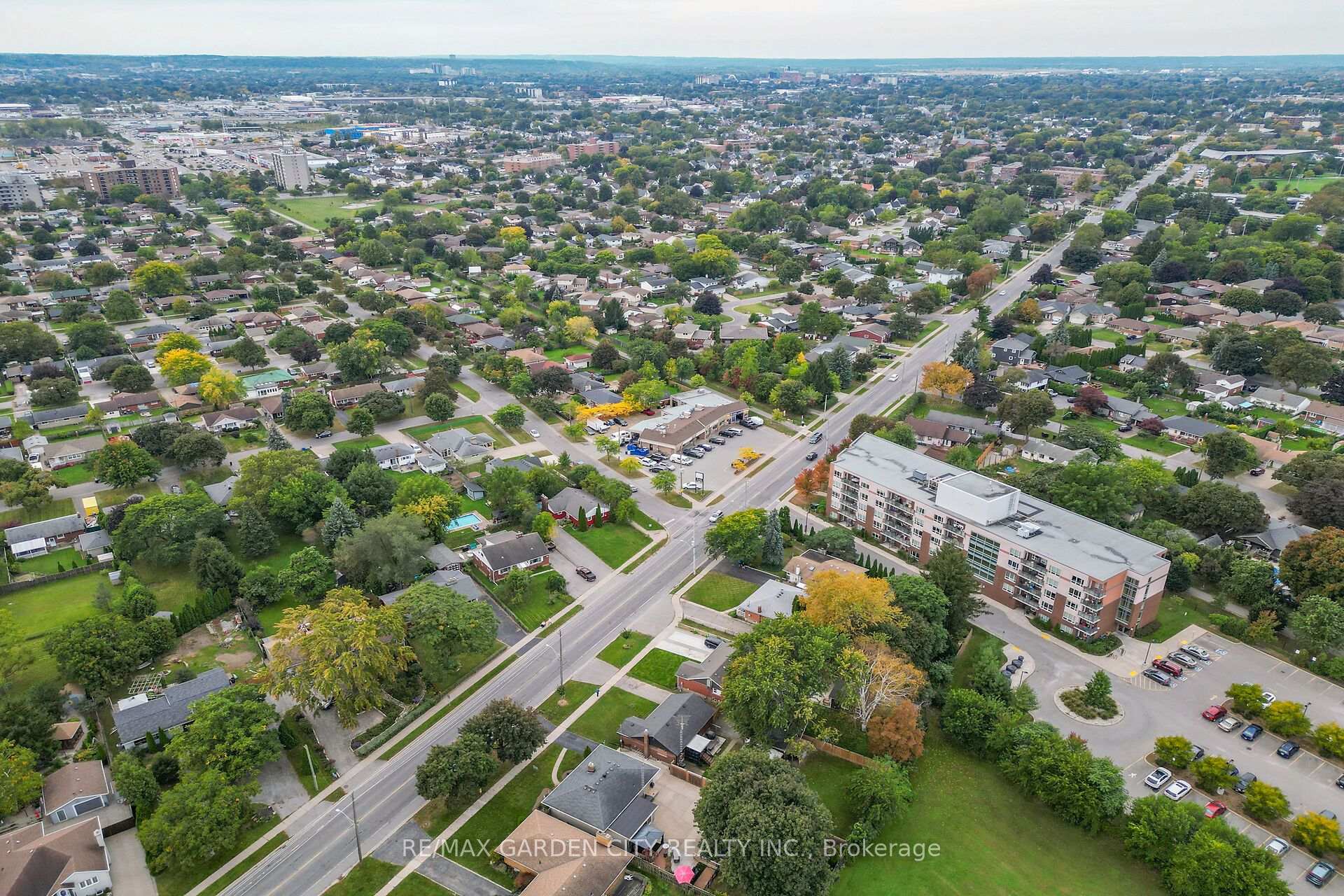 Photo 39 of 529 Carlton Street, St. Catharines, Carlton/Bunting — HOMEH