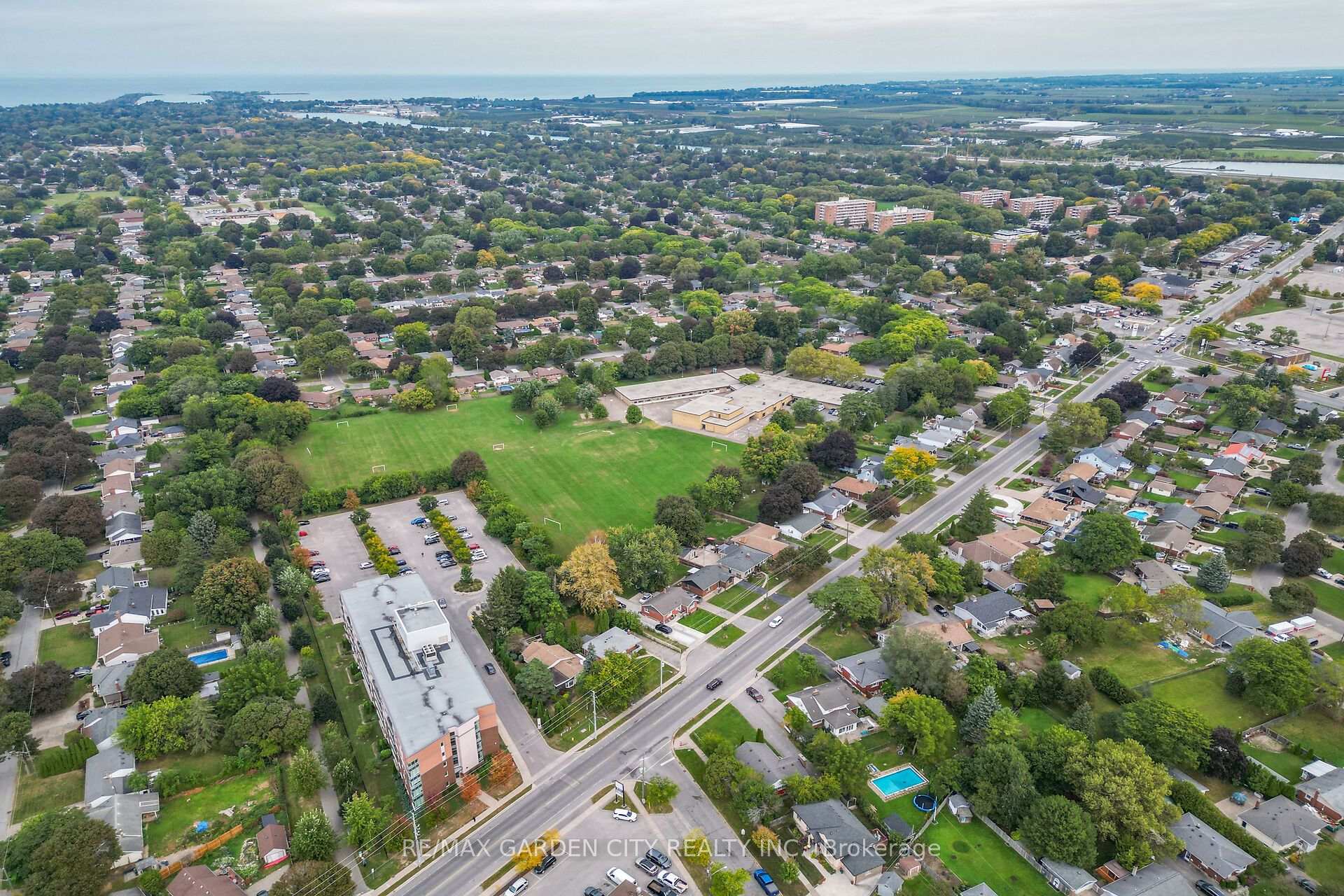 Photo 43 of 529 Carlton Street, St. Catharines, Carlton/Bunting — HOMEH