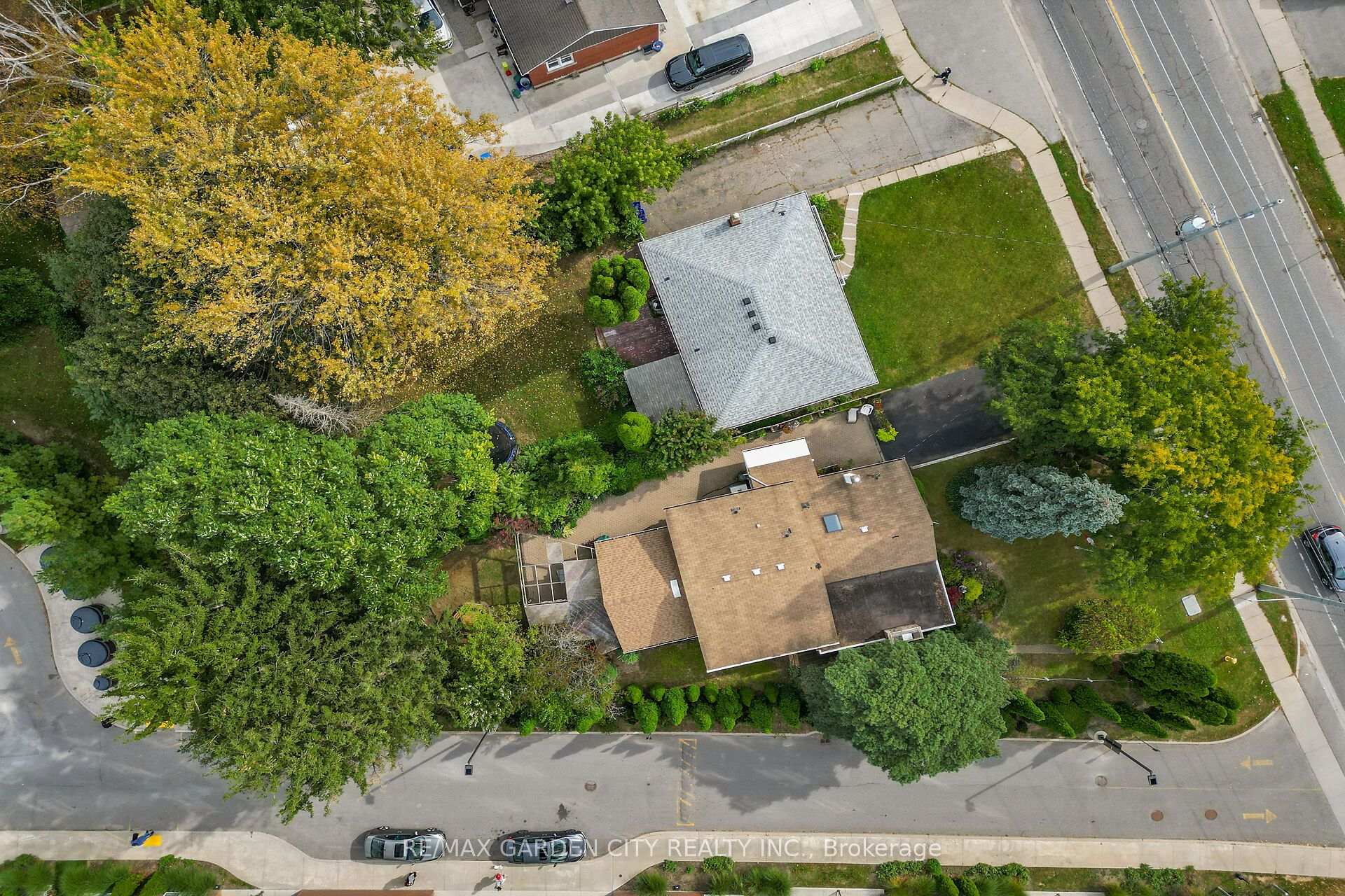 Photo 44 of 529 Carlton Street, St. Catharines, Carlton/Bunting — HOMEH