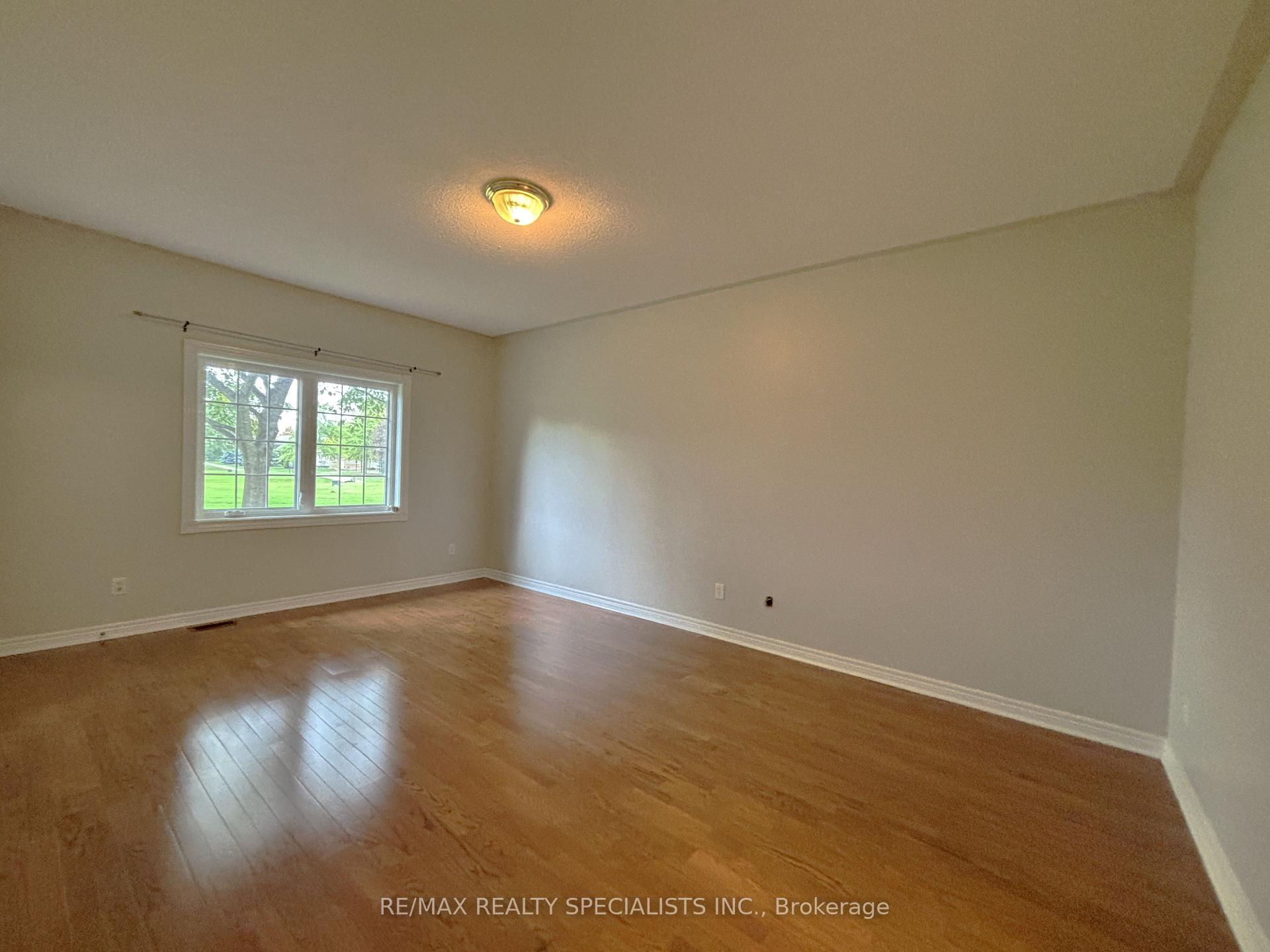 Photo 14 of 8 Yorkwood Trail, Brampton, Sandringham-Wellington — HOMEH