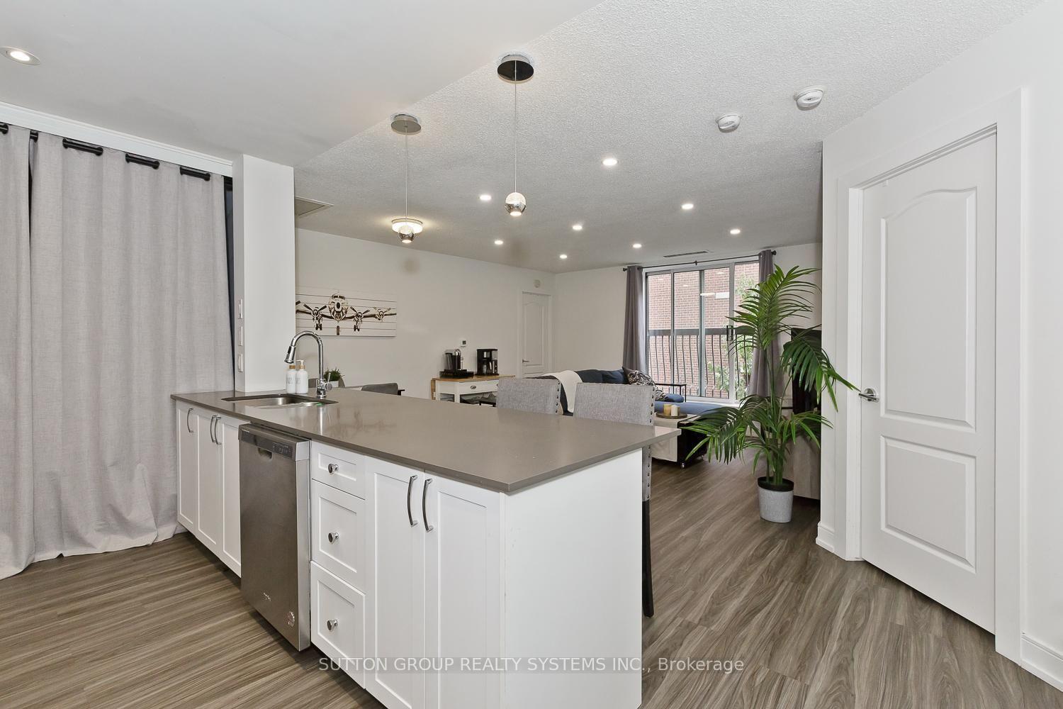 Photo 10 of Unit 311, 4198 Dundas Street W, Etobicoke, Edenbridge-Humber Valley — HOMEH