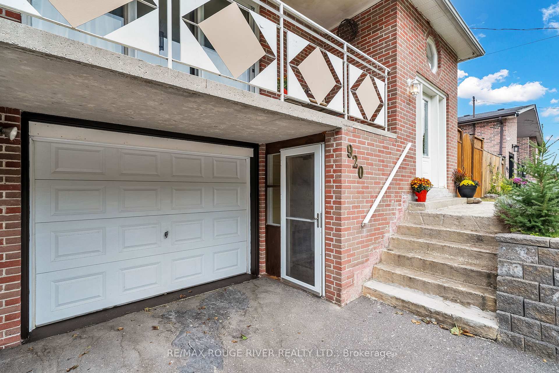 Photo 6 of 920 Sunrise Avenue, Pickering, West Shore — HOMEH