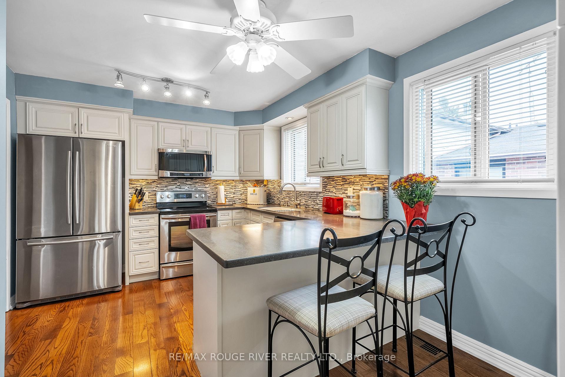 Photo 8 of 920 Sunrise Avenue, Pickering, West Shore — HOMEH