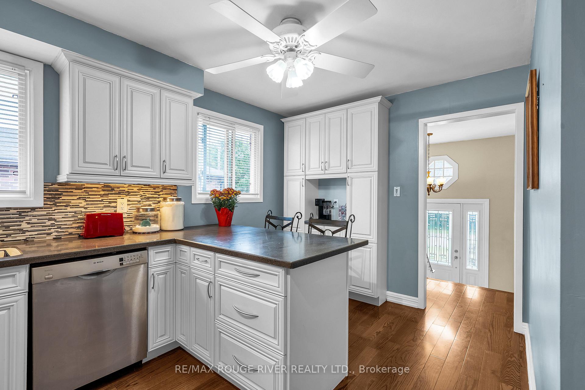 Photo 10 of 920 Sunrise Avenue, Pickering, West Shore — HOMEH