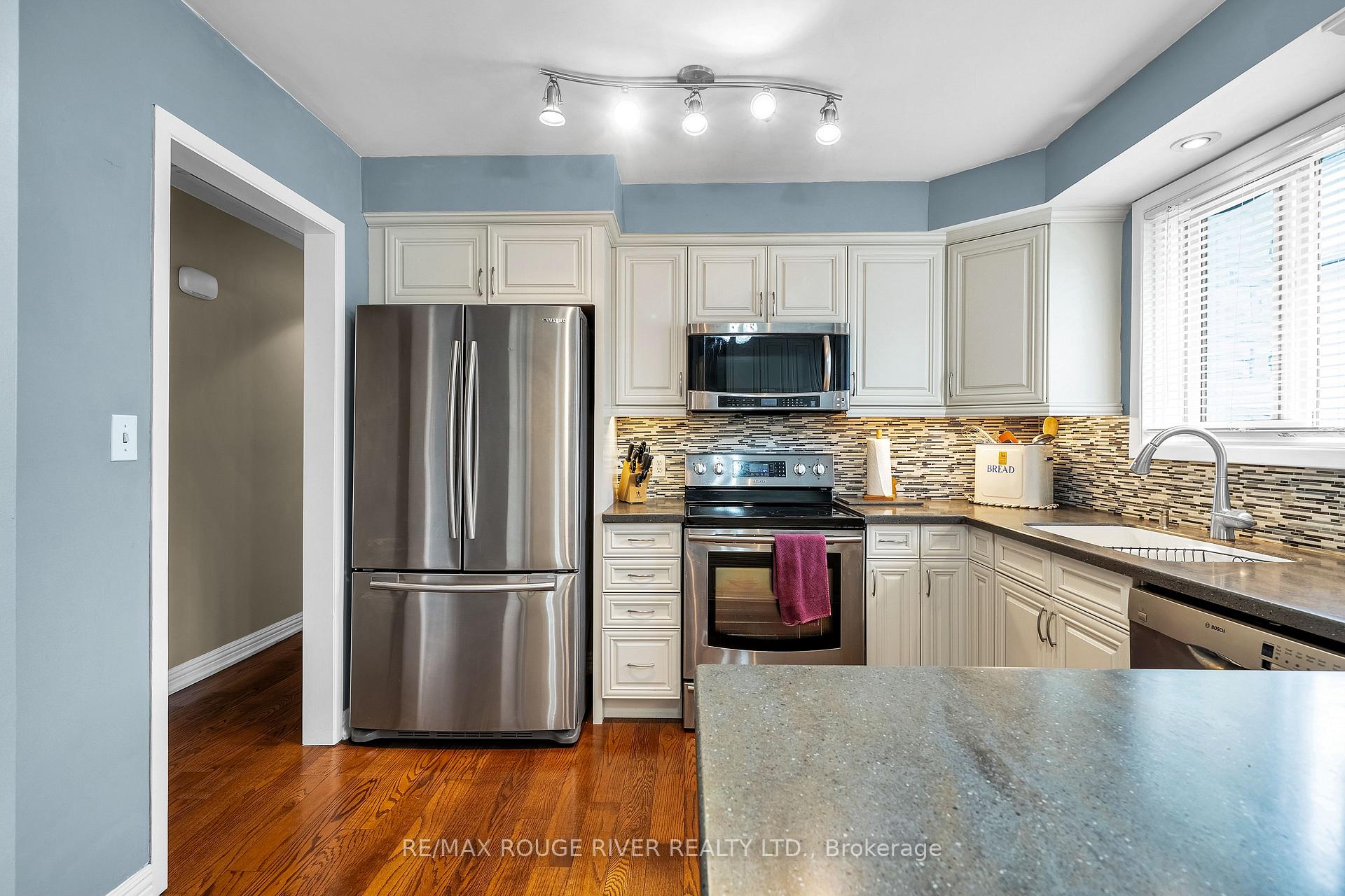 Photo 9 of 920 Sunrise Avenue, Pickering, West Shore — HOMEH