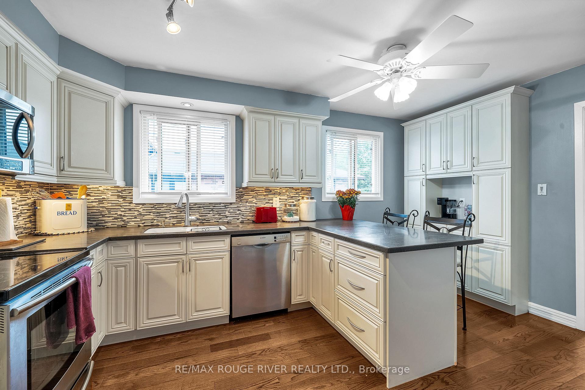 Photo 12 of 920 Sunrise Avenue, Pickering, West Shore — HOMEH