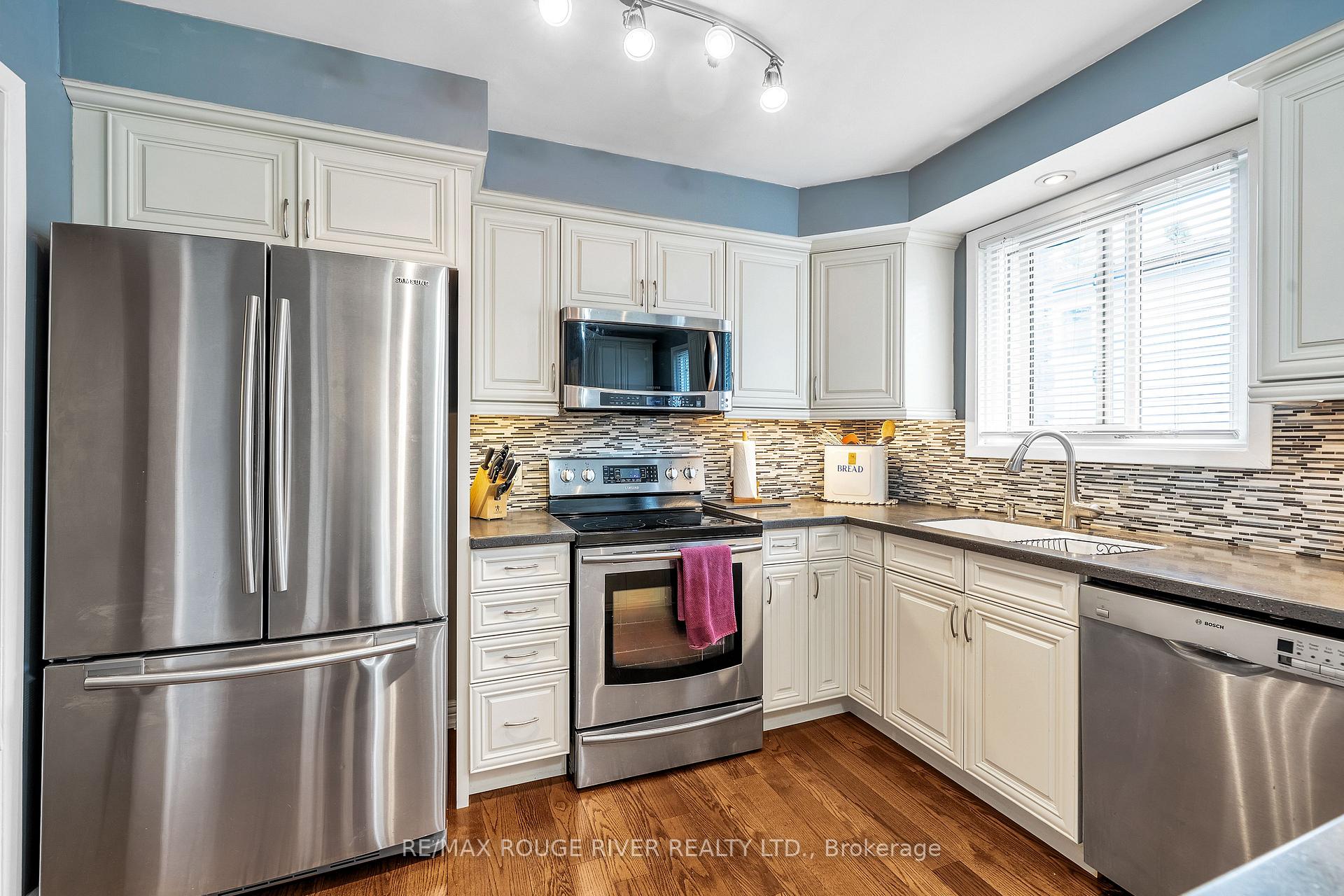 Photo 13 of 920 Sunrise Avenue, Pickering, West Shore — HOMEH
