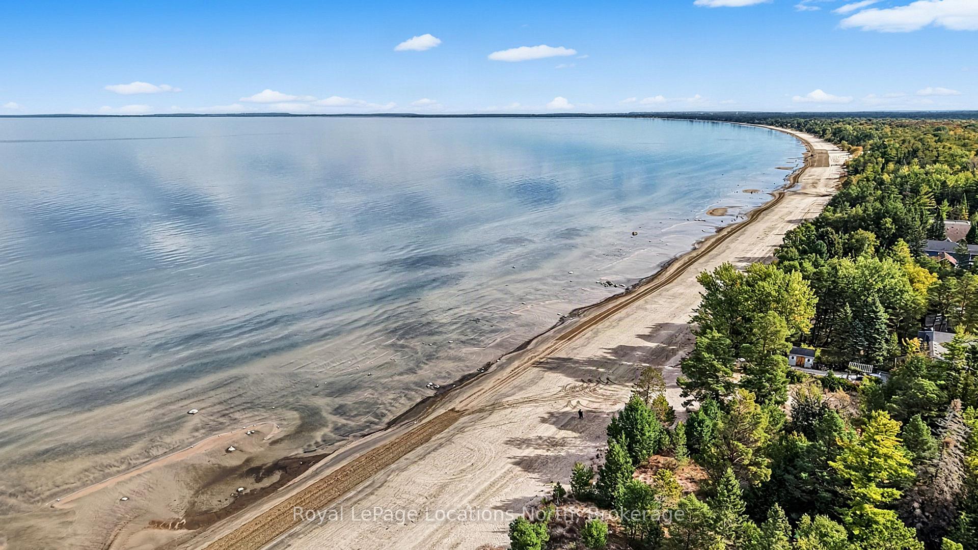 Photo 2 of 40 58th Street S, Wasaga Beach — HOMEH