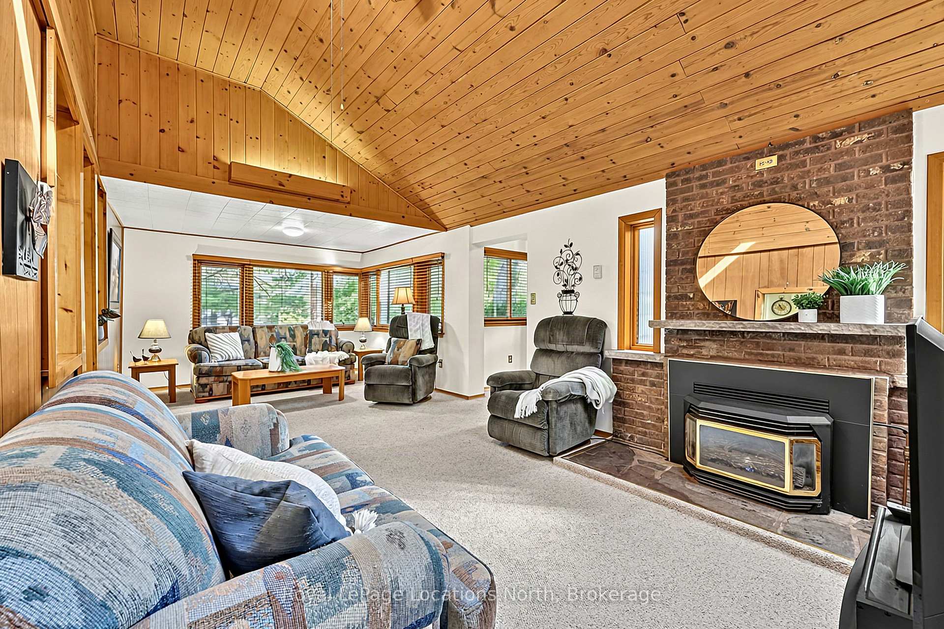Photo 7 of 40 58th Street S, Wasaga Beach — HOMEH