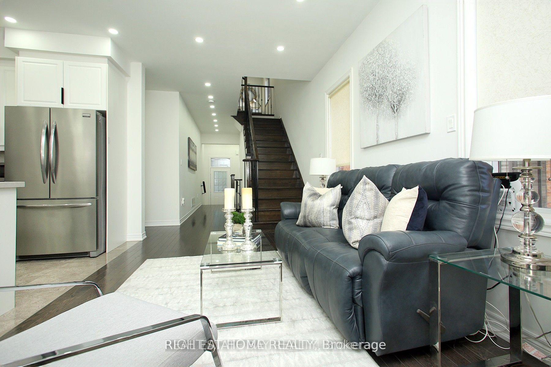 Photo 4 of 25 Sibella Way, Vaughan, Vellore Village — HOMEH