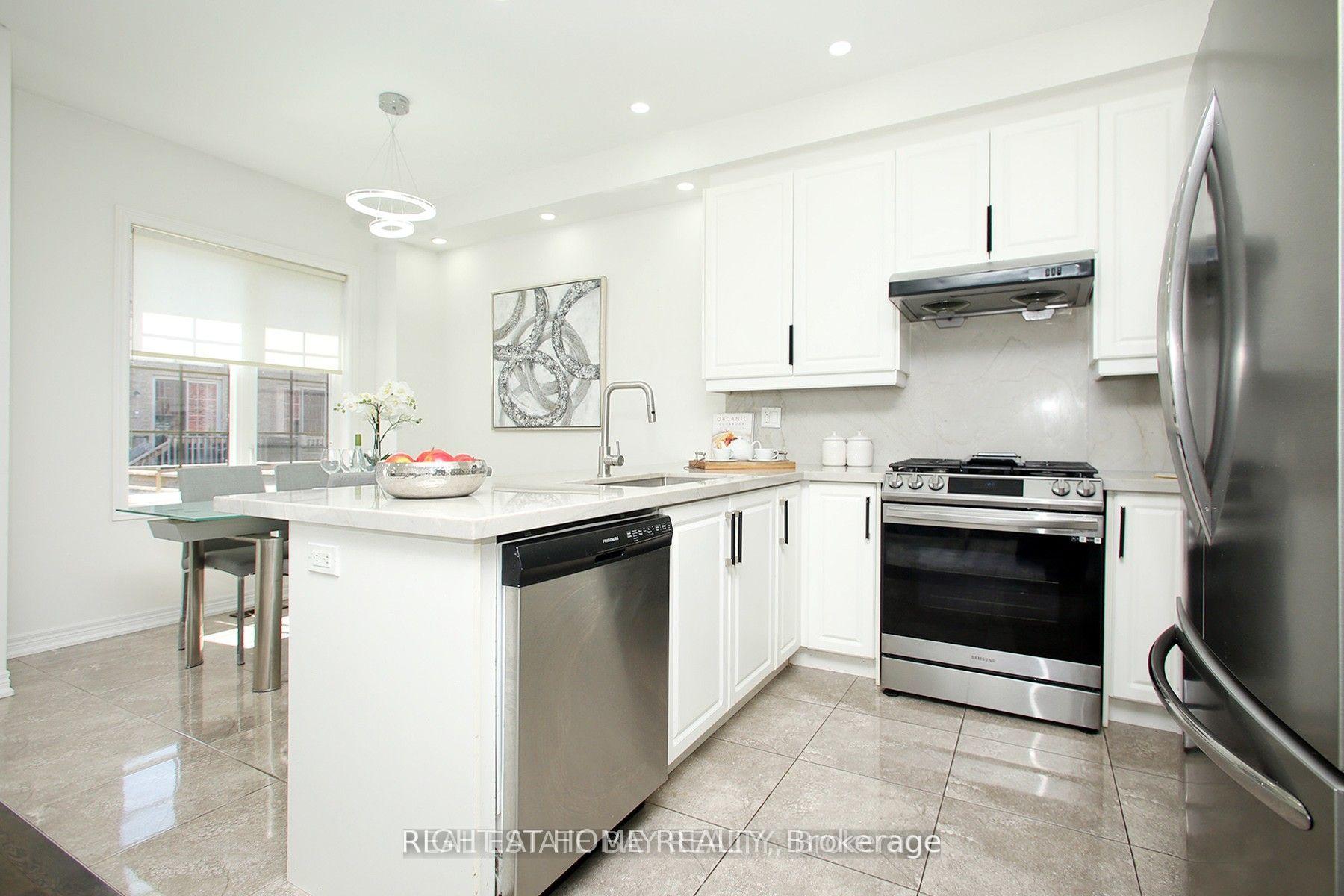 Photo 6 of 25 Sibella Way, Vaughan, Vellore Village — HOMEH