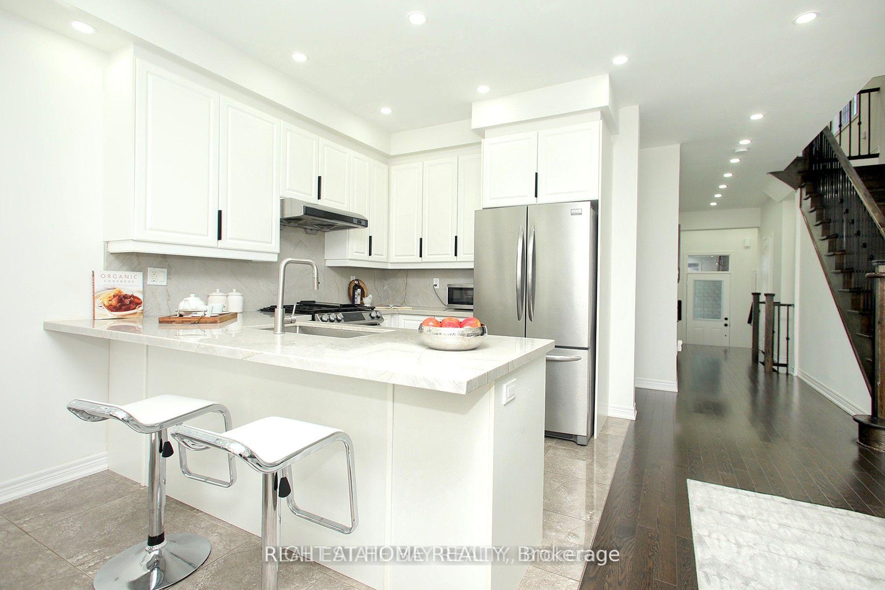 Photo 7 of 25 Sibella Way, Vaughan, Vellore Village — HOMEH