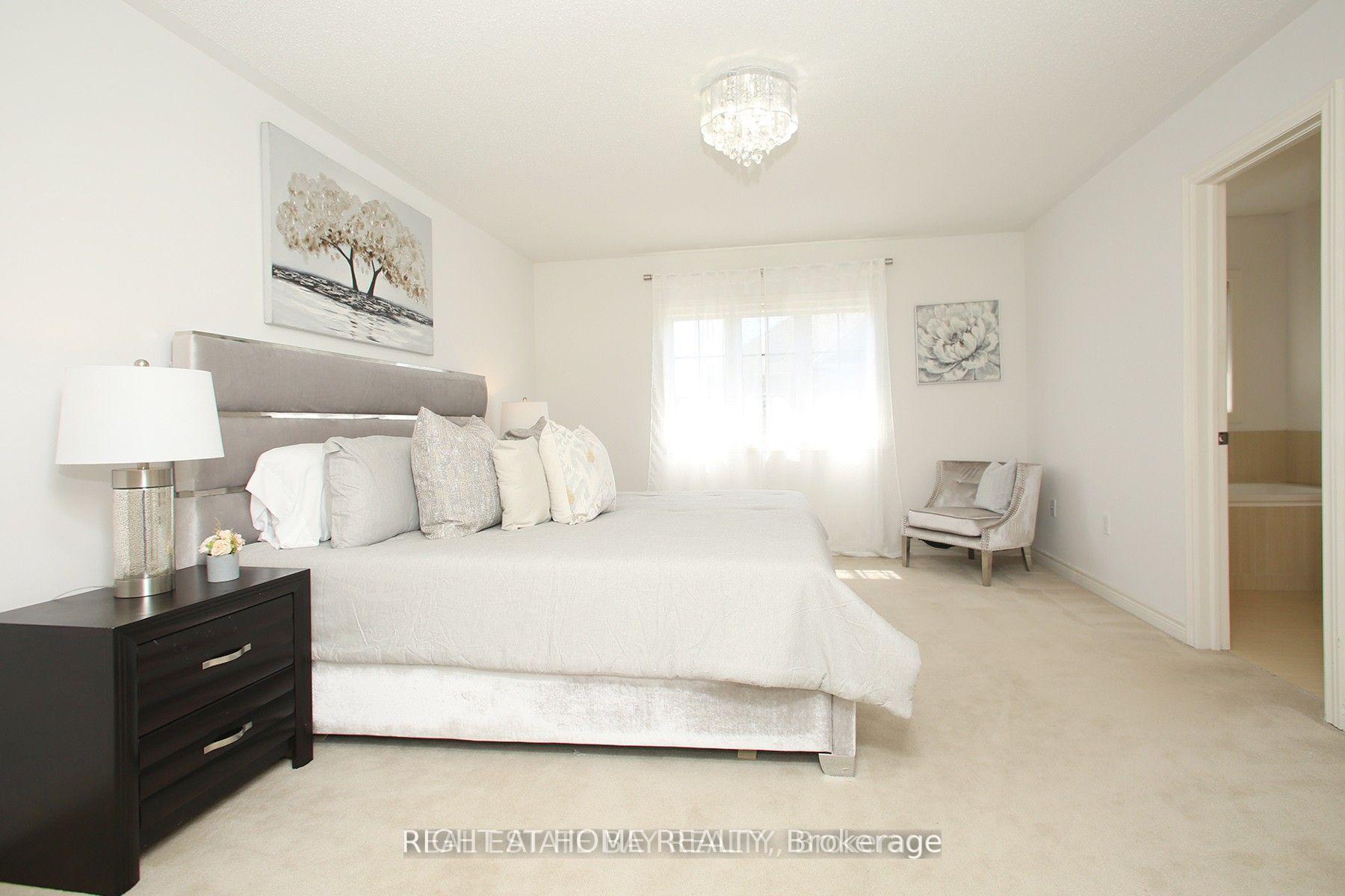 Photo 10 of 25 Sibella Way, Vaughan, Vellore Village — HOMEH