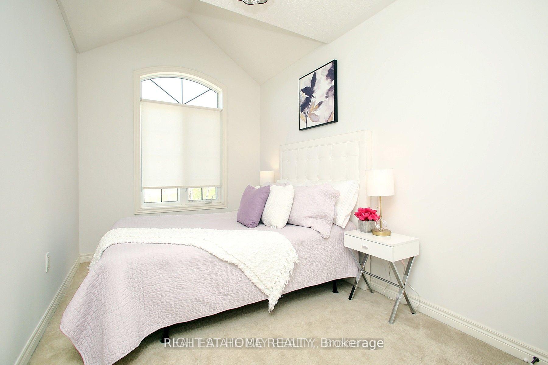 Photo 12 of 25 Sibella Way, Vaughan, Vellore Village — HOMEH