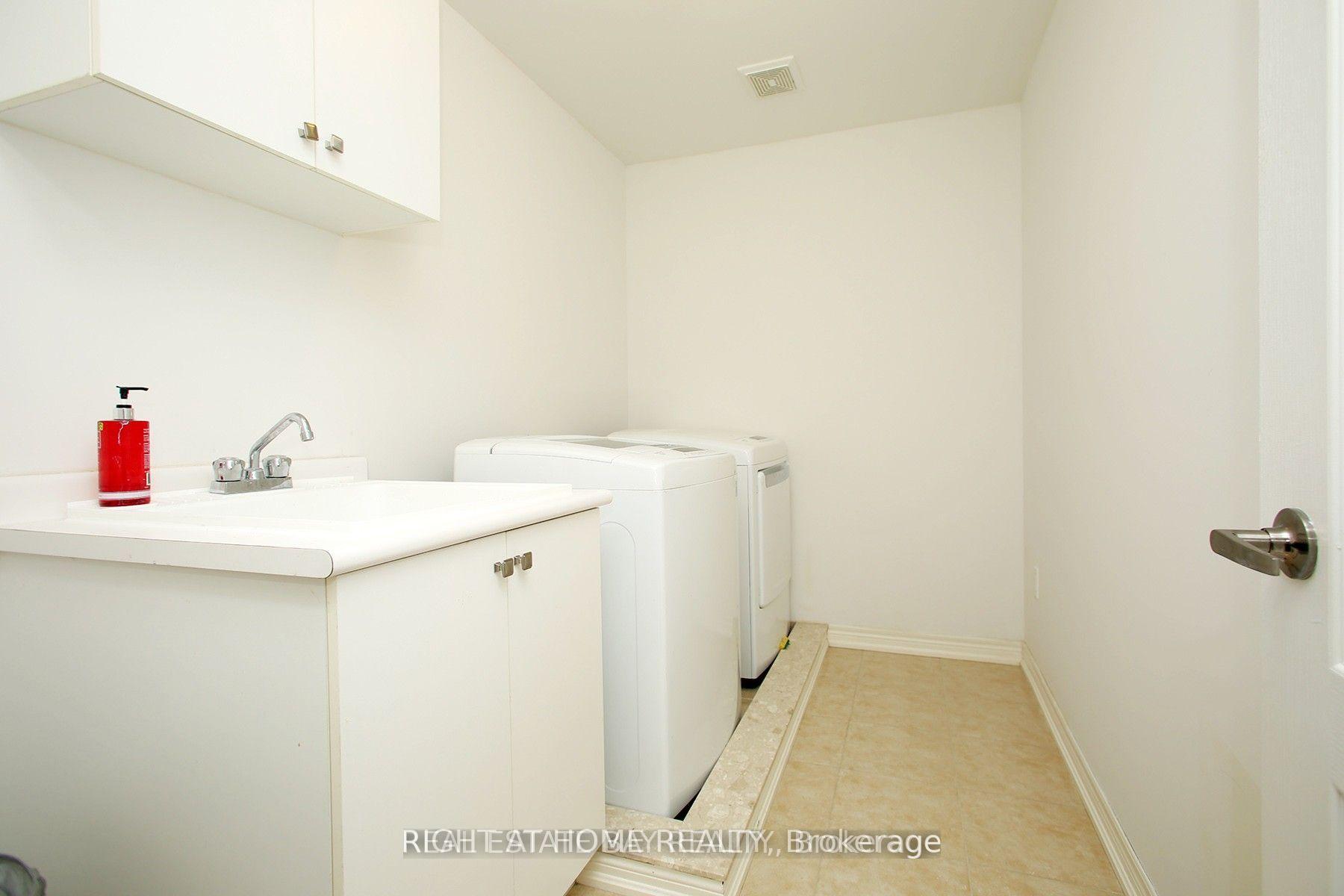 Photo 14 of 25 Sibella Way, Vaughan, Vellore Village — HOMEH