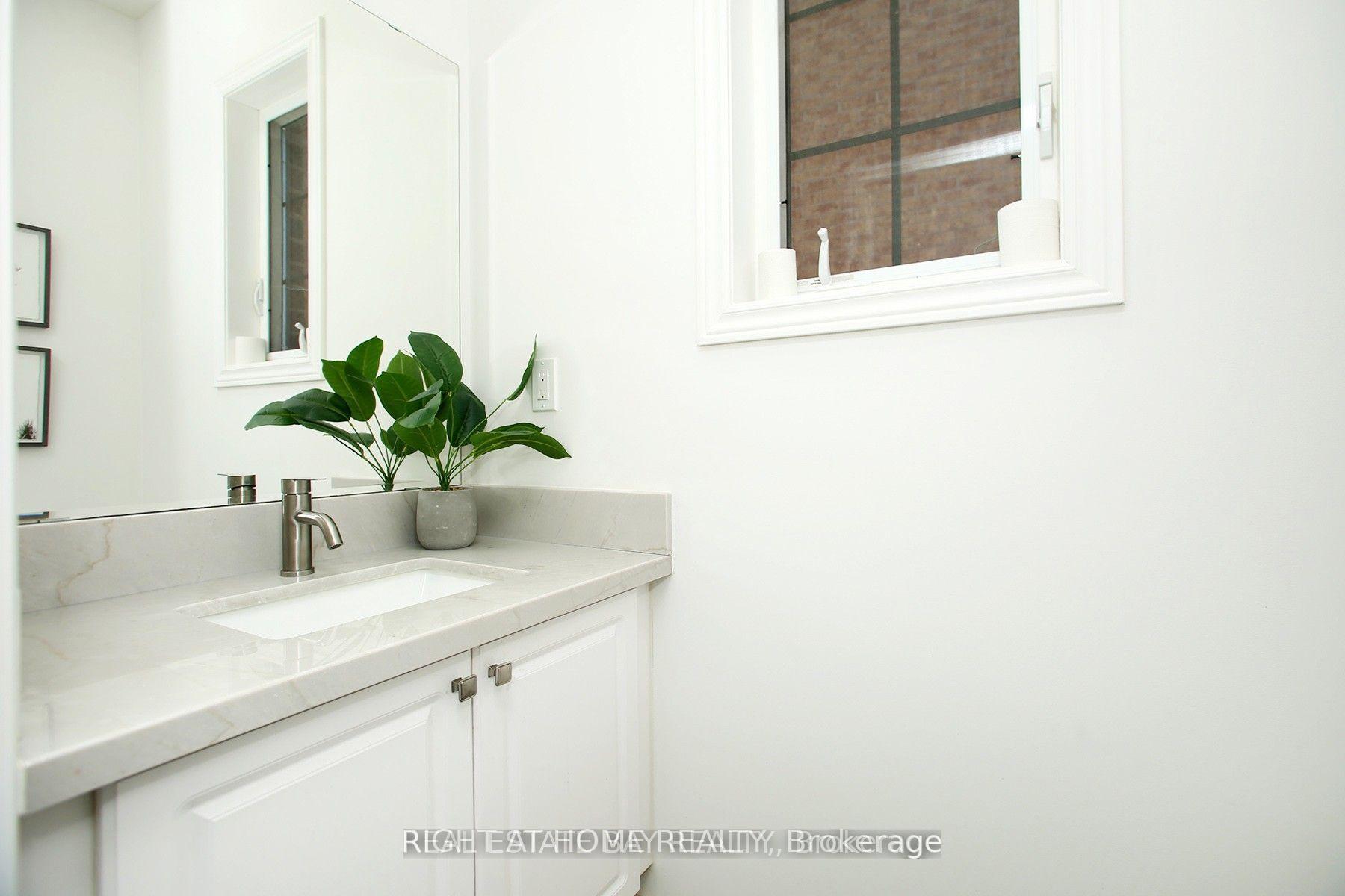 Photo 16 of 25 Sibella Way, Vaughan, Vellore Village — HOMEH
