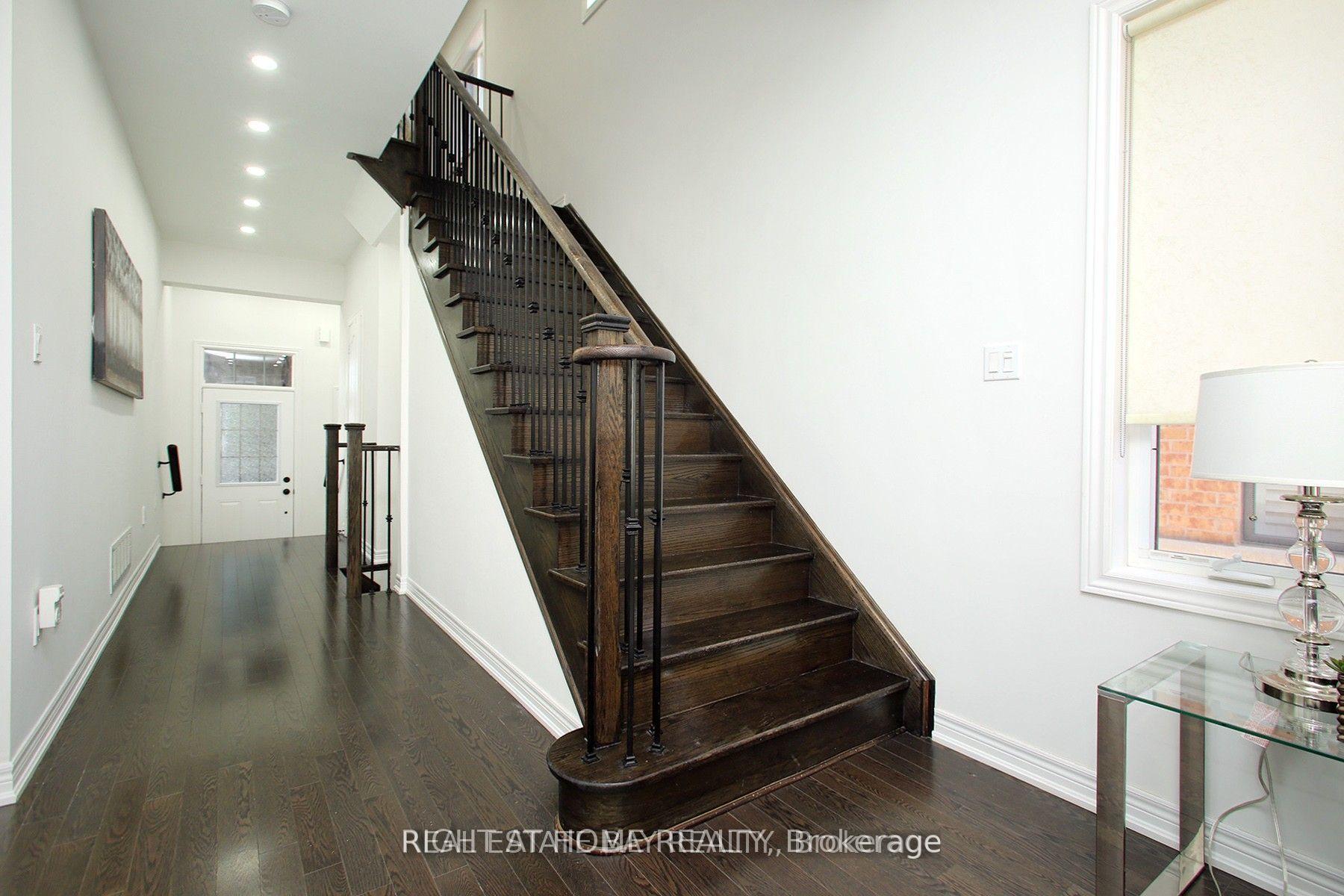 Photo 17 of 25 Sibella Way, Vaughan, Vellore Village — HOMEH