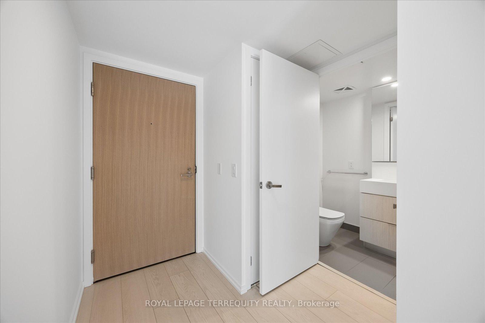 Photo 5 of Unit 703, 5 Soudan Avenue, Toronto, Mount Pleasant West — HOMEH