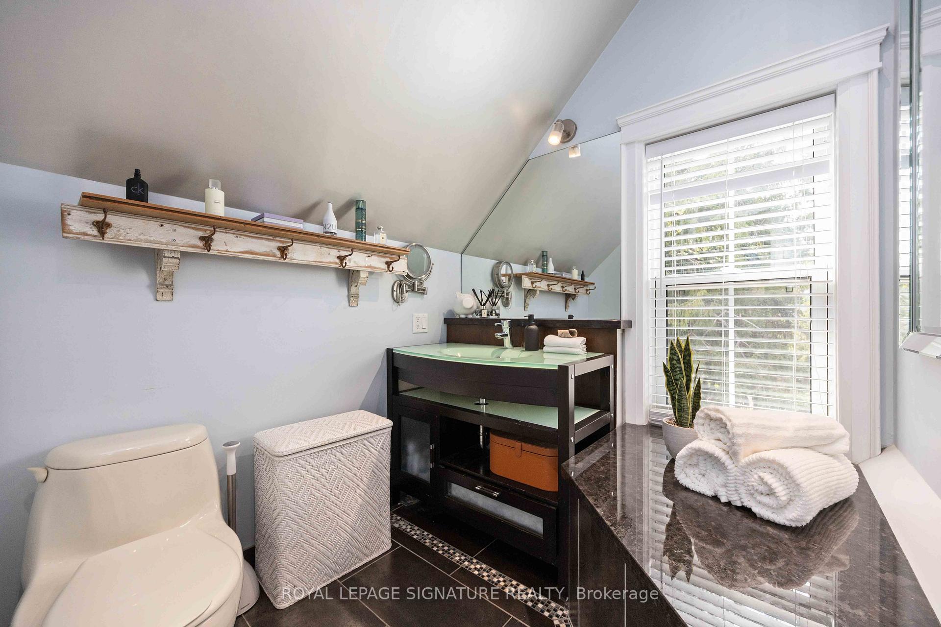 Photo 24 of 213 Second Street, Whitchurch-Stouffville, Stouffville — HOMEH