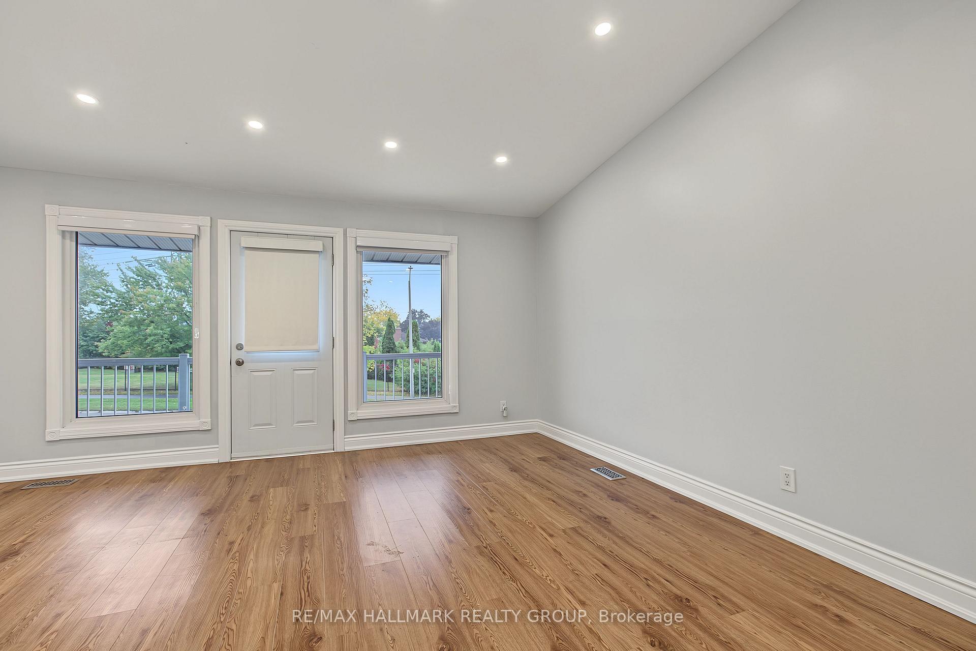 Photo 4 of Unit Unit A (upper unit), 1135 Maitland Avenue, Ottawa, Copeland Park — HOMEH