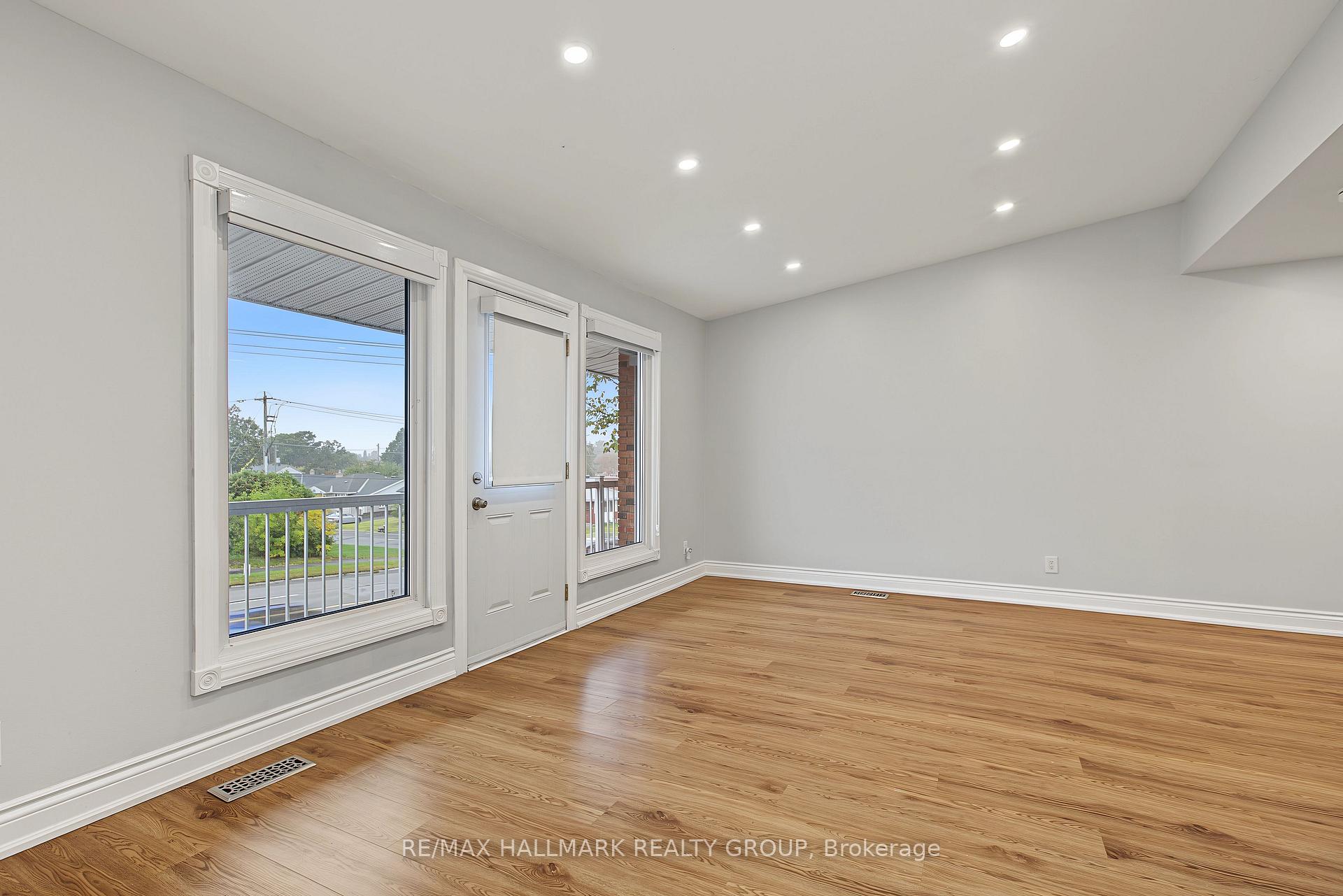 Photo 5 of Unit Unit A (upper unit), 1135 Maitland Avenue, Ottawa, Copeland Park — HOMEH