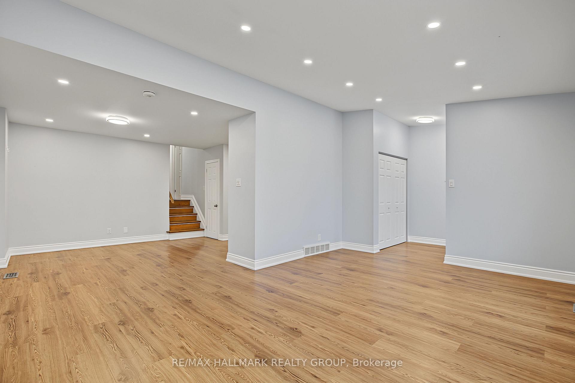 Photo 7 of Unit Unit A (upper unit), 1135 Maitland Avenue, Ottawa, Copeland Park — HOMEH