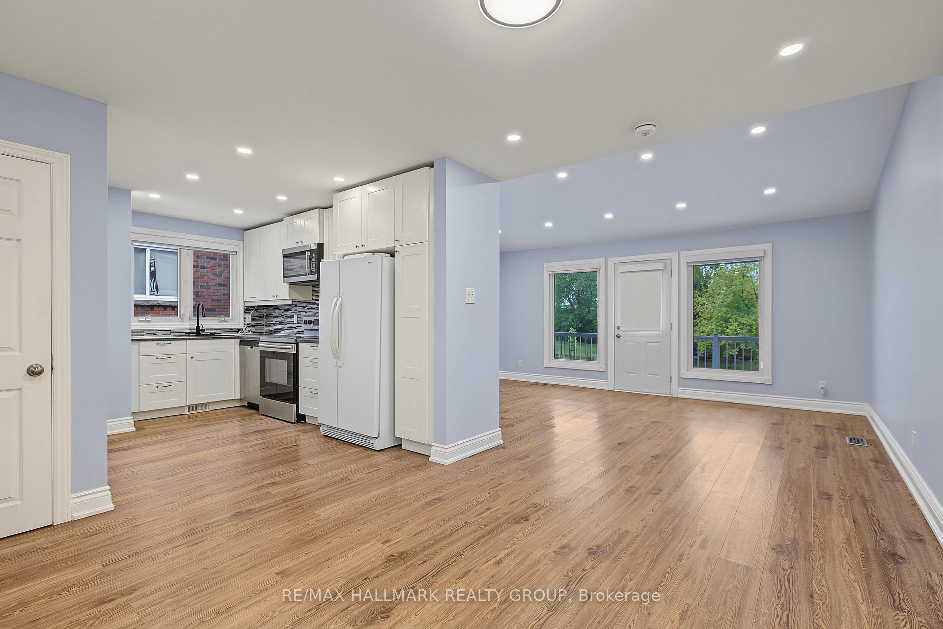 Photo 8 of Unit Unit A (upper unit), 1135 Maitland Avenue, Ottawa, Copeland Park — HOMEH
