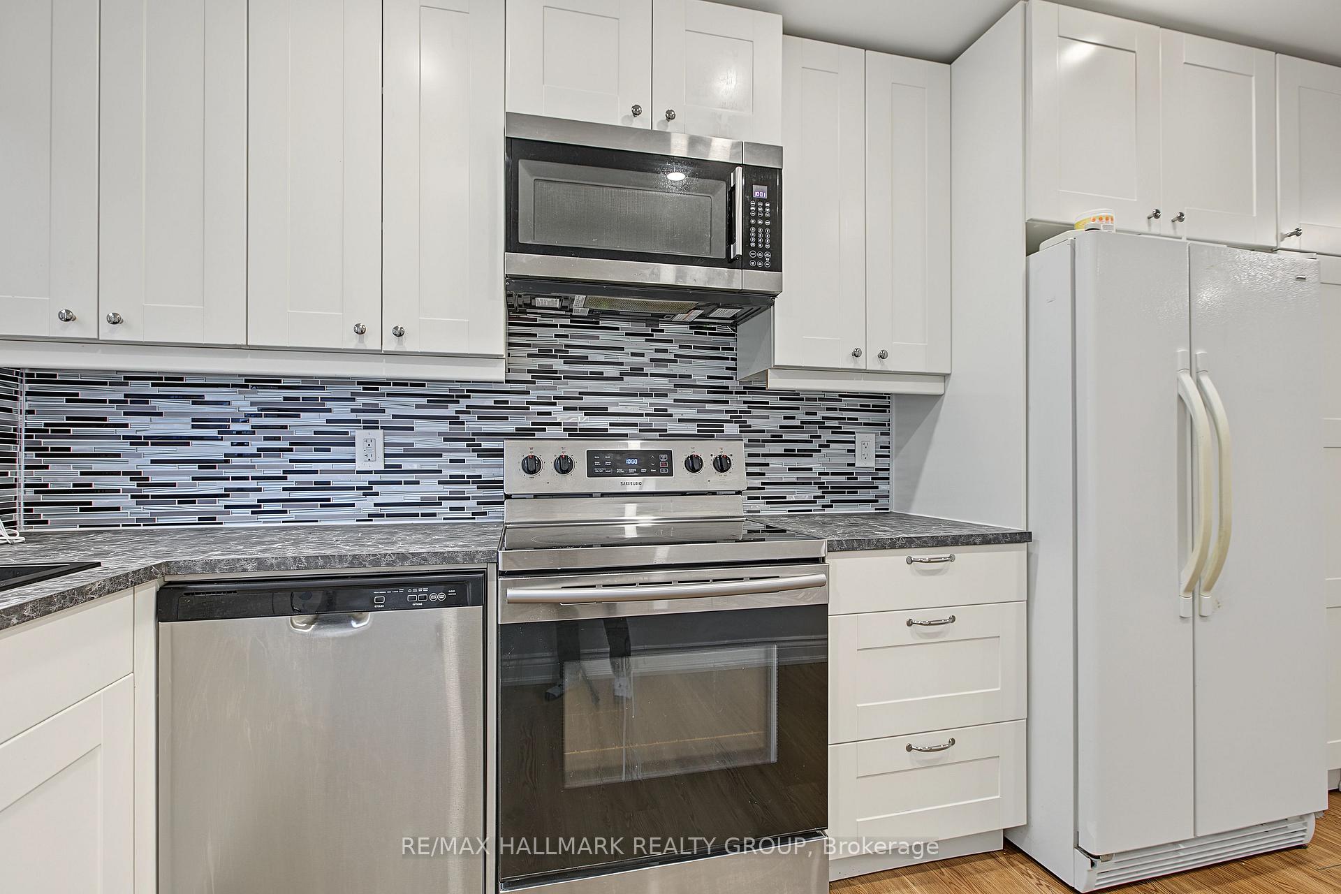 Photo 9 of Unit Unit A (upper unit), 1135 Maitland Avenue, Ottawa, Copeland Park — HOMEH